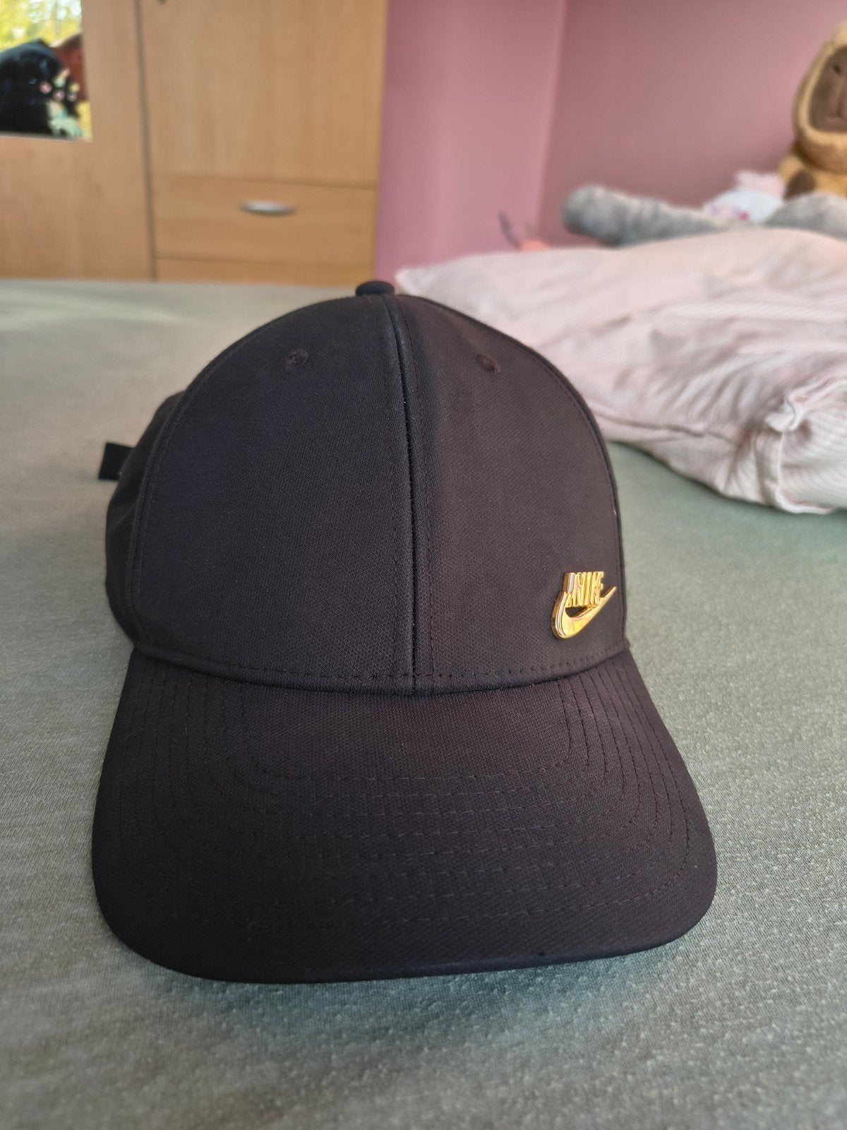 Nike pet - Zwart met gouden logo /bijna nieuw, Nike, One size fits all, Ophalen of Verzenden, Pet