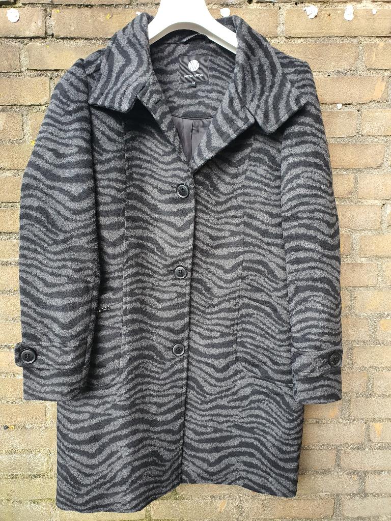 New View Zebra Print Jas Zwart/Grijs – Maat M (38), Ophalen of Verzenden, Zo goed als nieuw, Maat 38/40 (M), Zwart