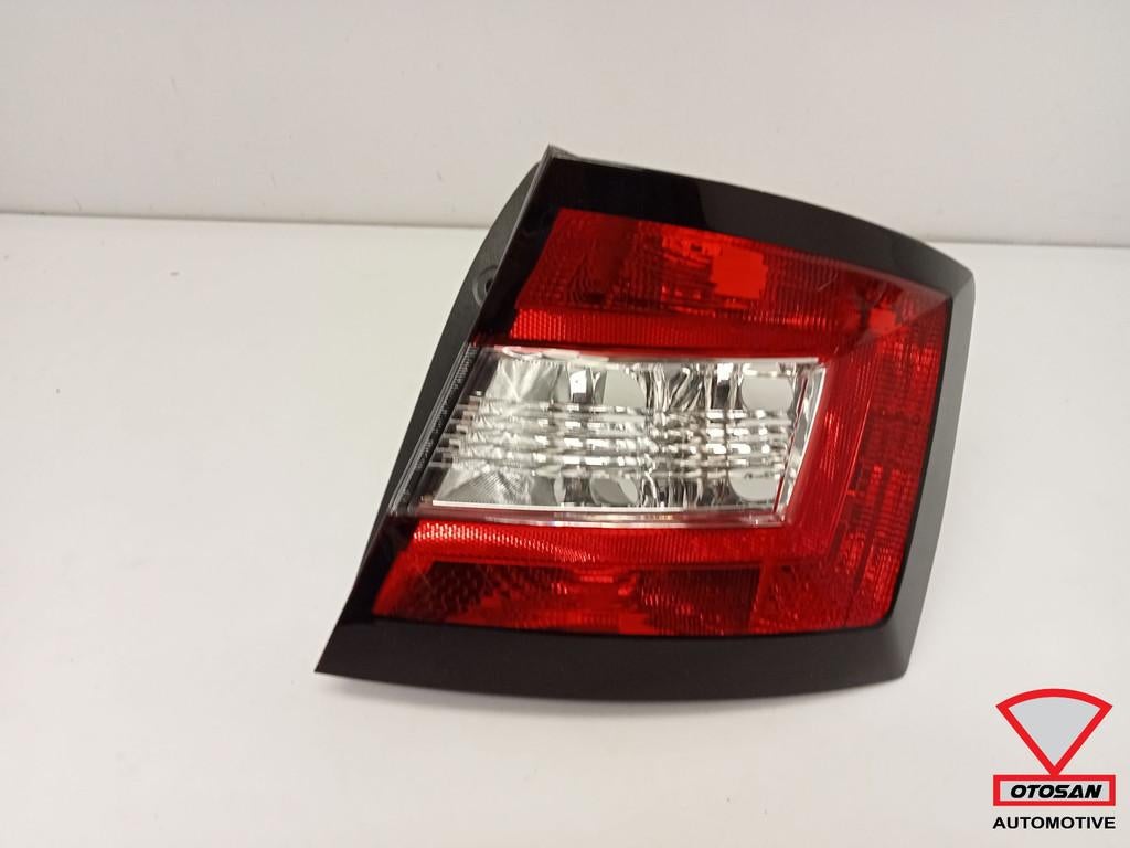 Skoda Fabia 2014+ Achterlicht Behuizing Rechts, Auto-onderdelen, Skoda, Skoda Auto a.s., Gebruikt, Infoline@skoda-auto.cz