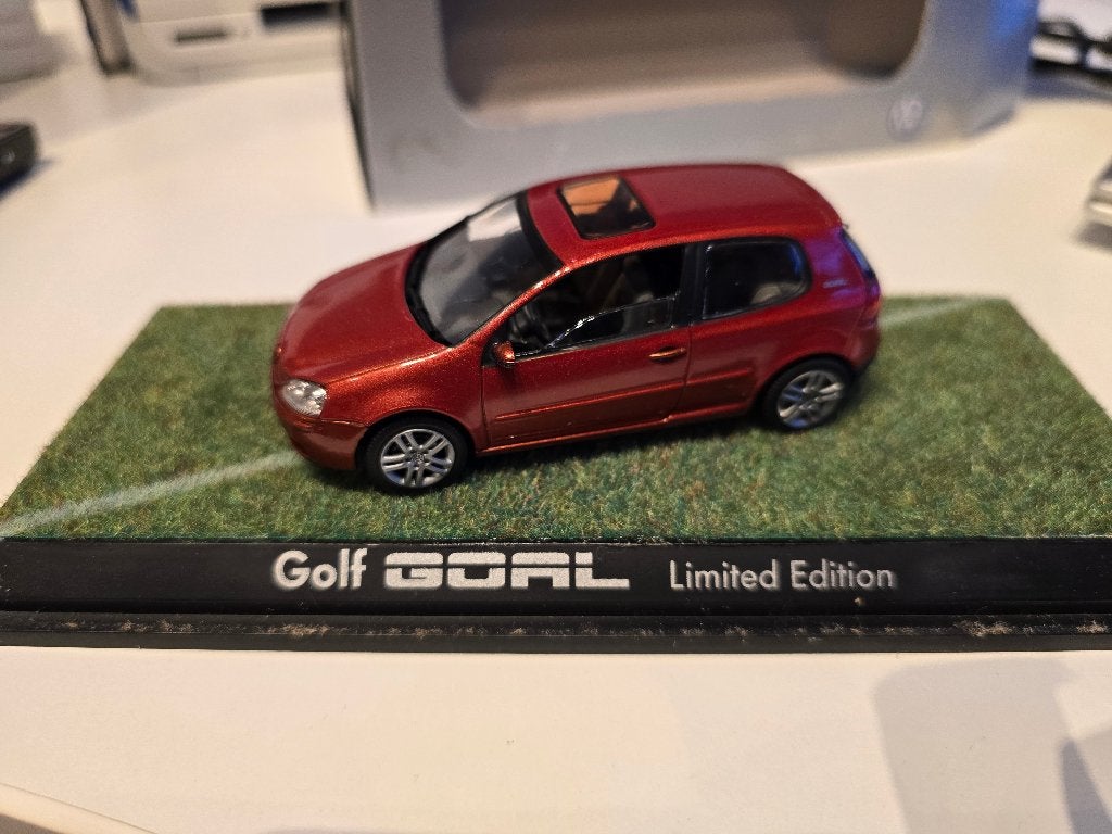 Volkswagen Golf 5 Goal 1/43, Ophalen of Verzenden, Zo goed als nieuw, Auto, Schuco