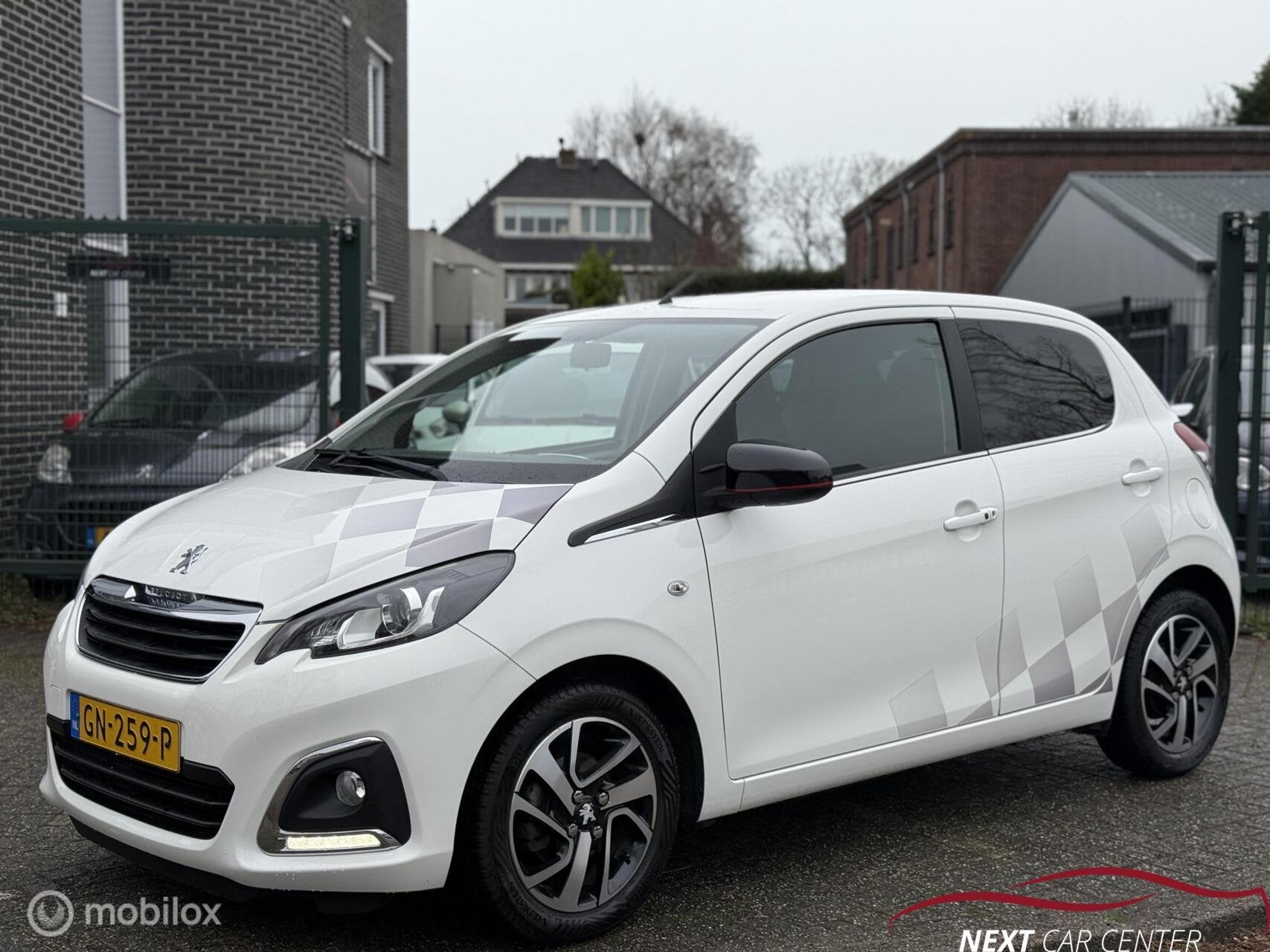 Peugeot 108 1.0 e-VTi Allure Sport Leer Camera Key-less, Auto's, Voorwielaandrijving, Dealer onderhouden, Gebruikt, 4 stoelen