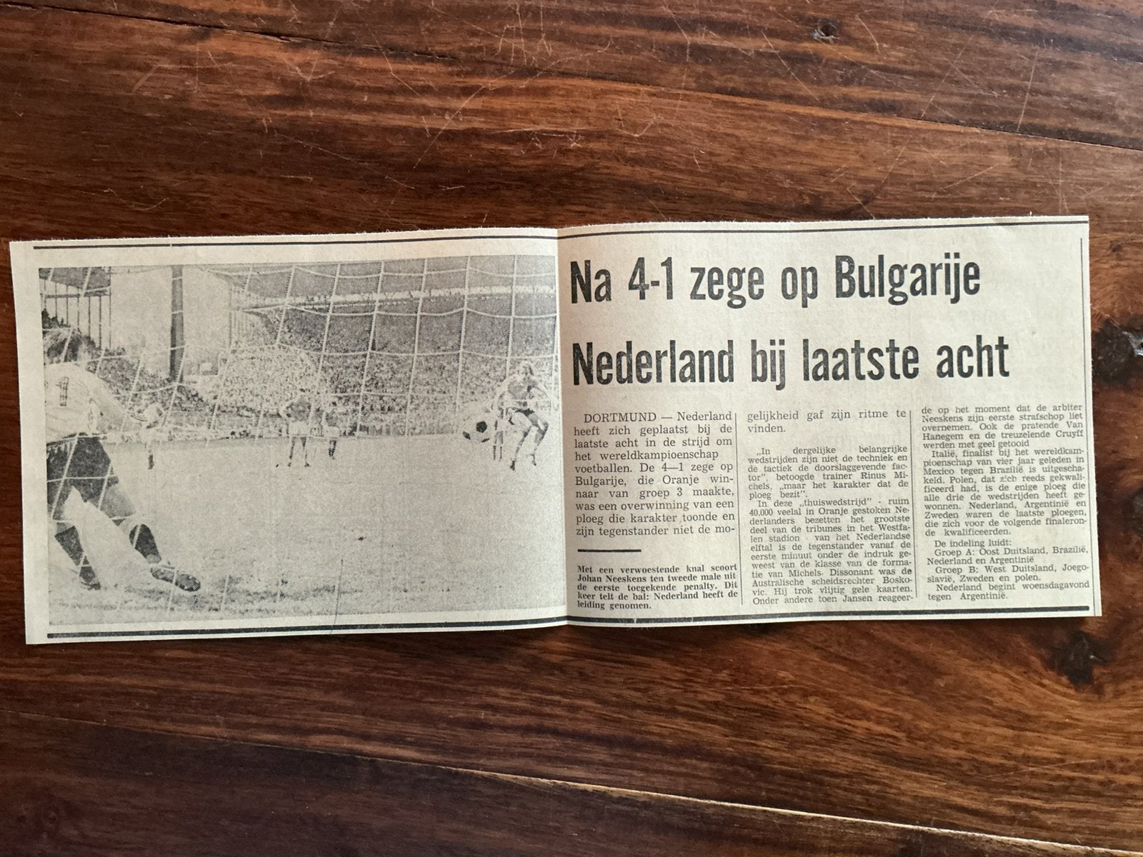 Voetbal krantenartikel WK 1974 Nederland bij laatste 8, Ophalen of Verzenden, Knipsel(s)