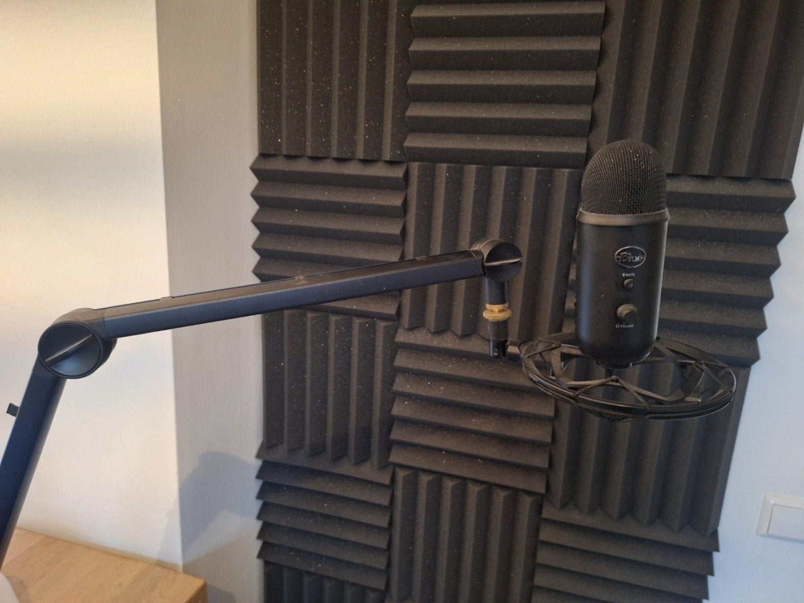Blue Yeti USB Microfoon met Microfoonarm en Shock Mount, Ophalen of Verzenden, Gebruikt, Studiomicrofoon