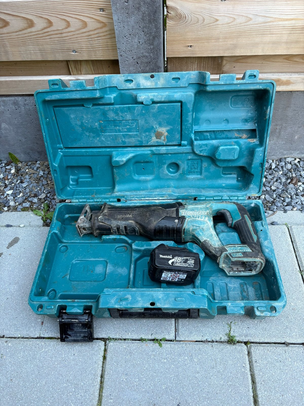 Makita Reciprozaag DJR187 met accu en koffer, Doe-het-zelf en Verbouw, Gebruikt, 70 mm of meer, Ophalen of Verzenden, Reciprozaag