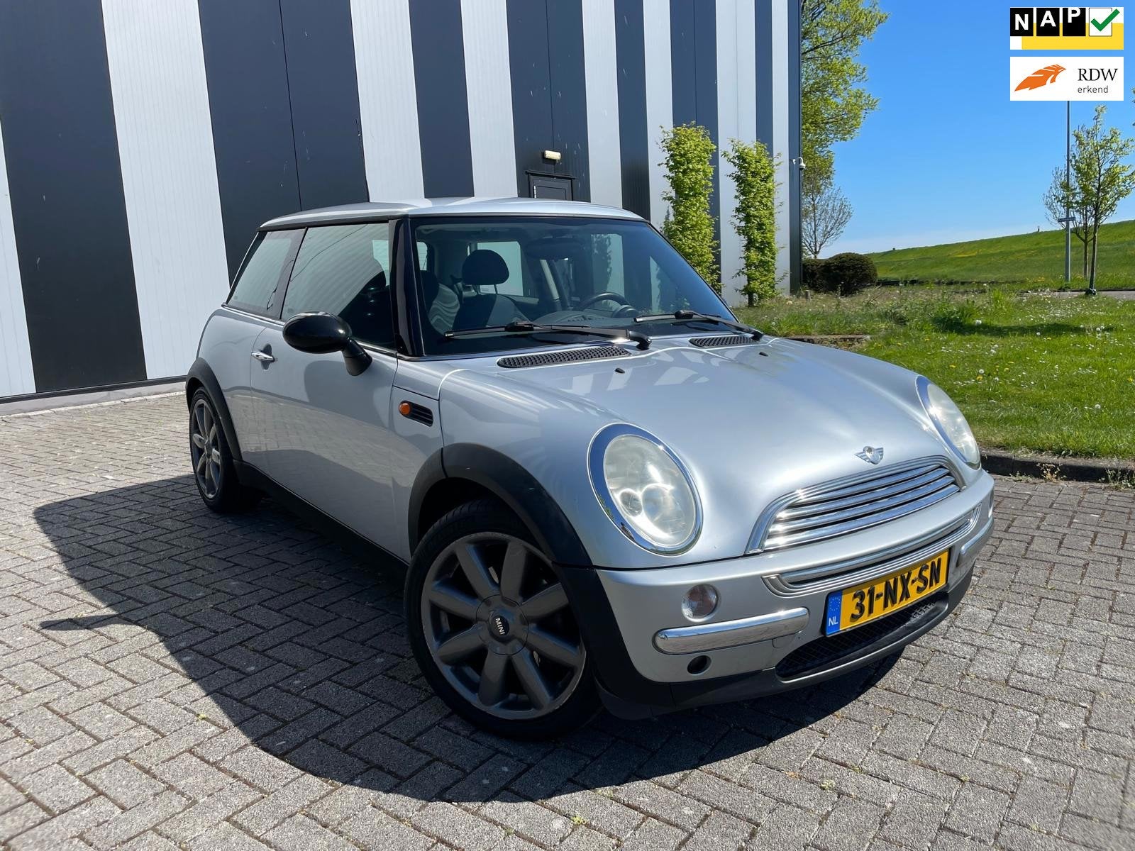 Mini Mini 1.6 One Salt Automaat-Nw APK-Airco-Cruise-Lmv, Auto's, Gebruikt, 4 cilinders, 4 stoelen, 1055 kg