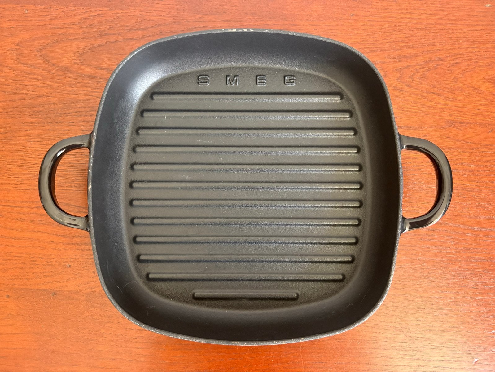 Smeg Gietijzeren Grillpan 26 cm - Zwart, Huis en Inrichting, Keuken | Potten en Pannen, Gebruikt, Gietijzer, Overige typen, Met handvatten