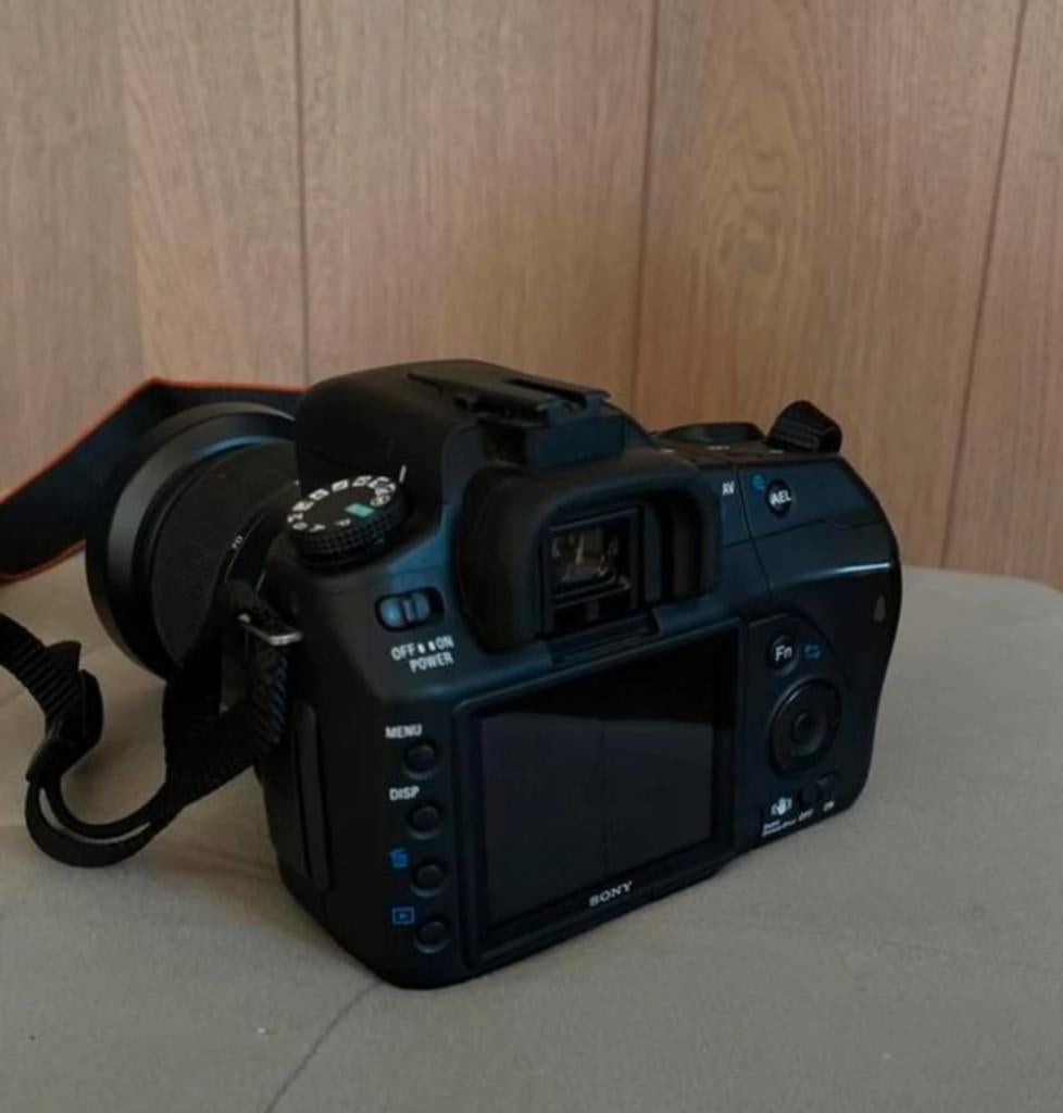 Sony Alpha A200 Spiegelreflexcamera met lader, Audio, Tv en Foto, Fotocamera's Digitaal, Spiegelreflex, Verzenden, Zo goed als nieuw