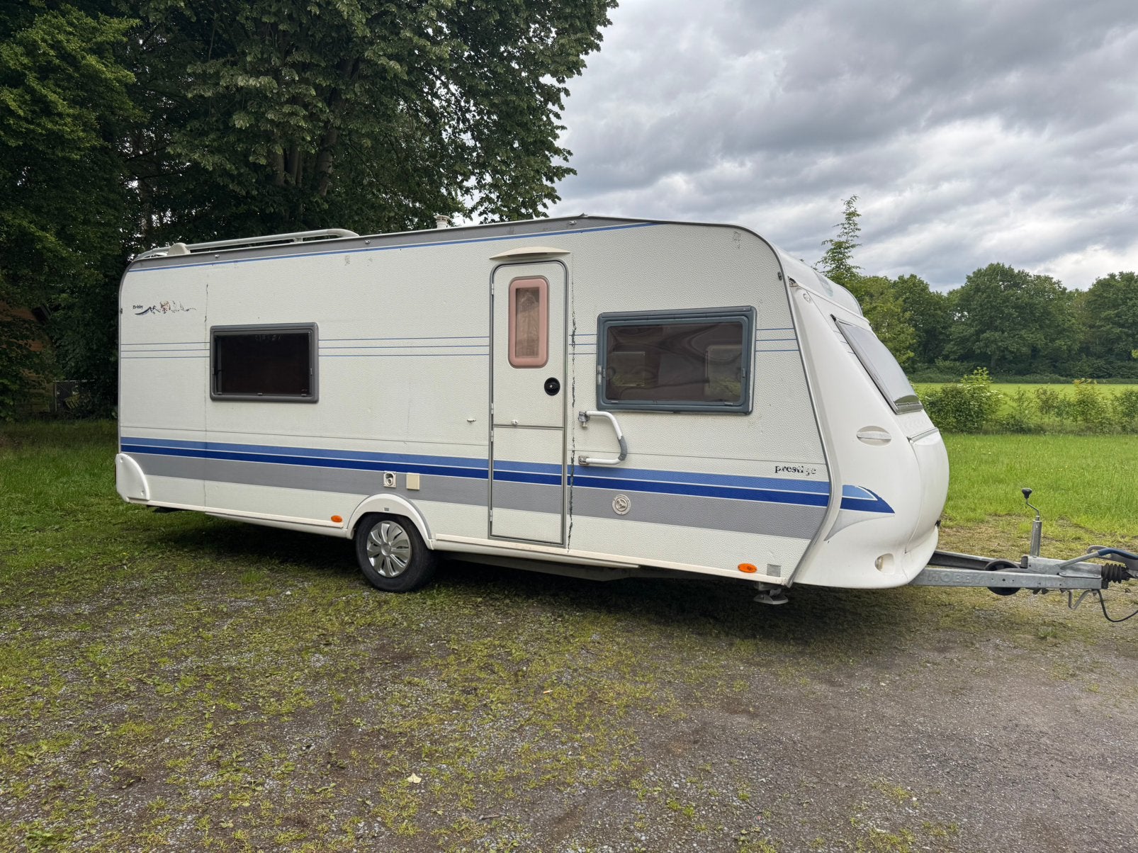 Hobby Prestige 560, Caravans en Kamperen, Rondzit, Hobby, Koelkast, Bedrijf