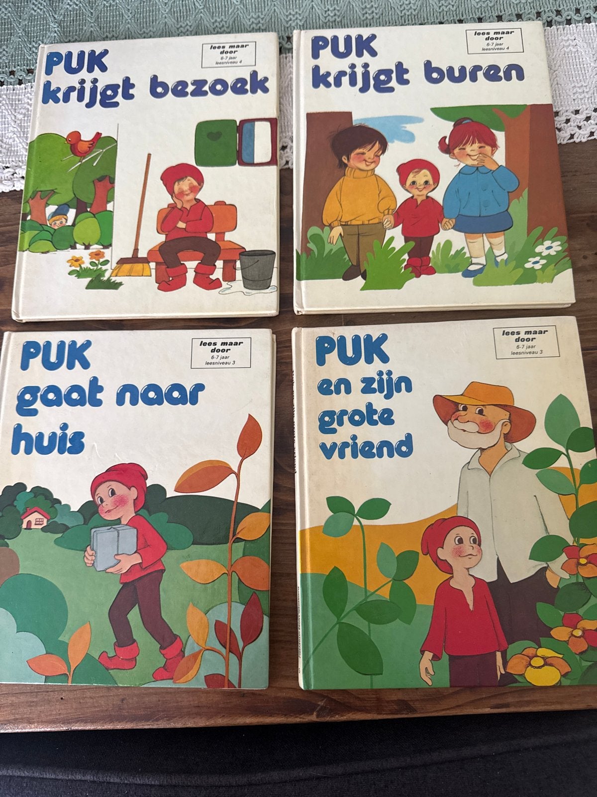 4 Puk kinderboeken: Krijgt bezoek, Krijgt buren, Gaat naar h, Ophalen, Gelezen, Fictie algemeen