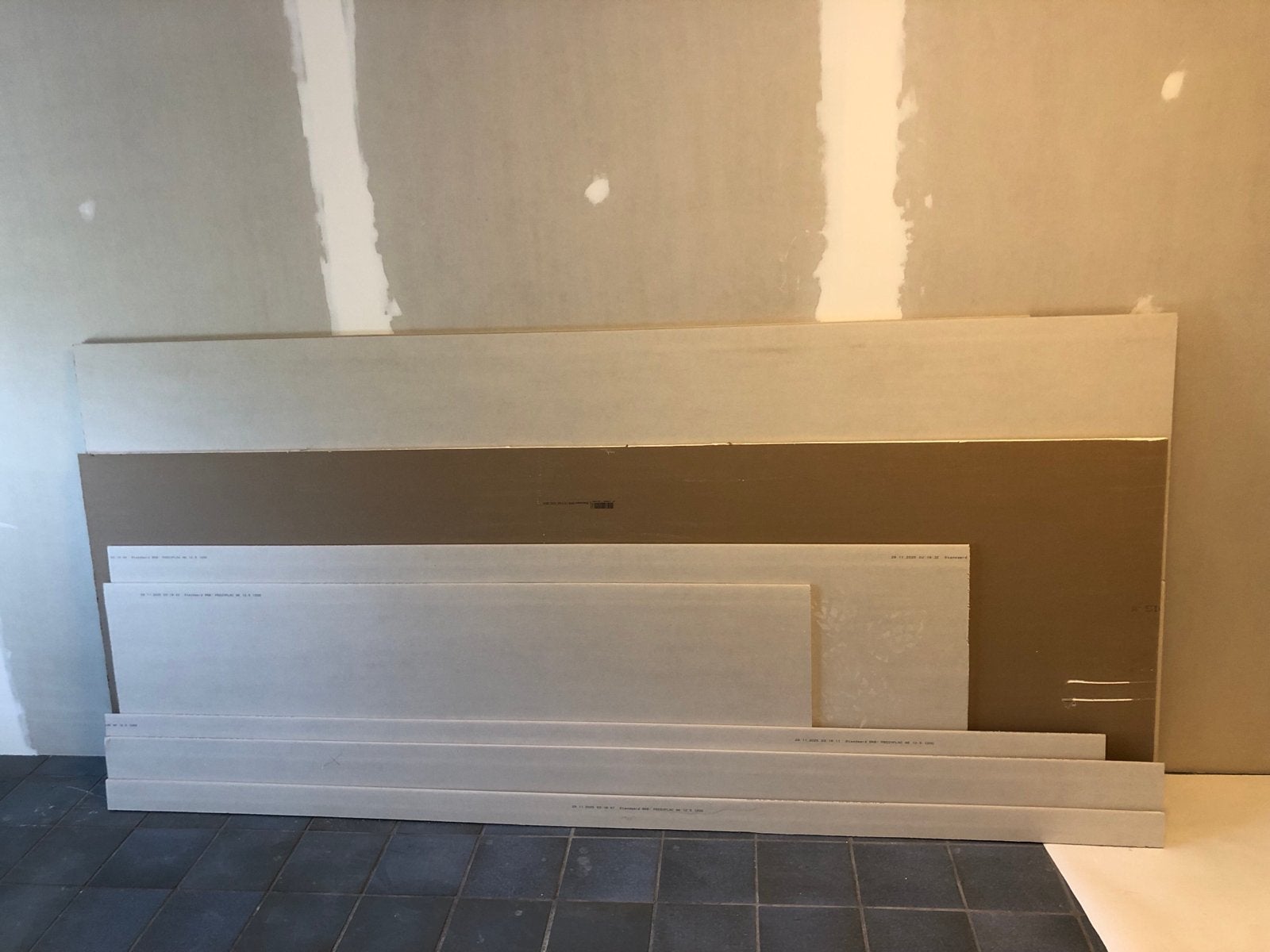 Gratis Sinat Gipsplaten wand met afgeschuinde kanten 10 m2, Ophalen, Zo goed als nieuw, Overige materialen, Minder dan 20 mm
