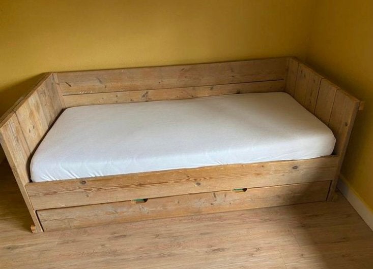 Saartje Prum  Robuuste steigerhouten bed, Kinderen en Baby's, Ophalen, 85 tot 100 cm, Gebruikt, Lattenbodem