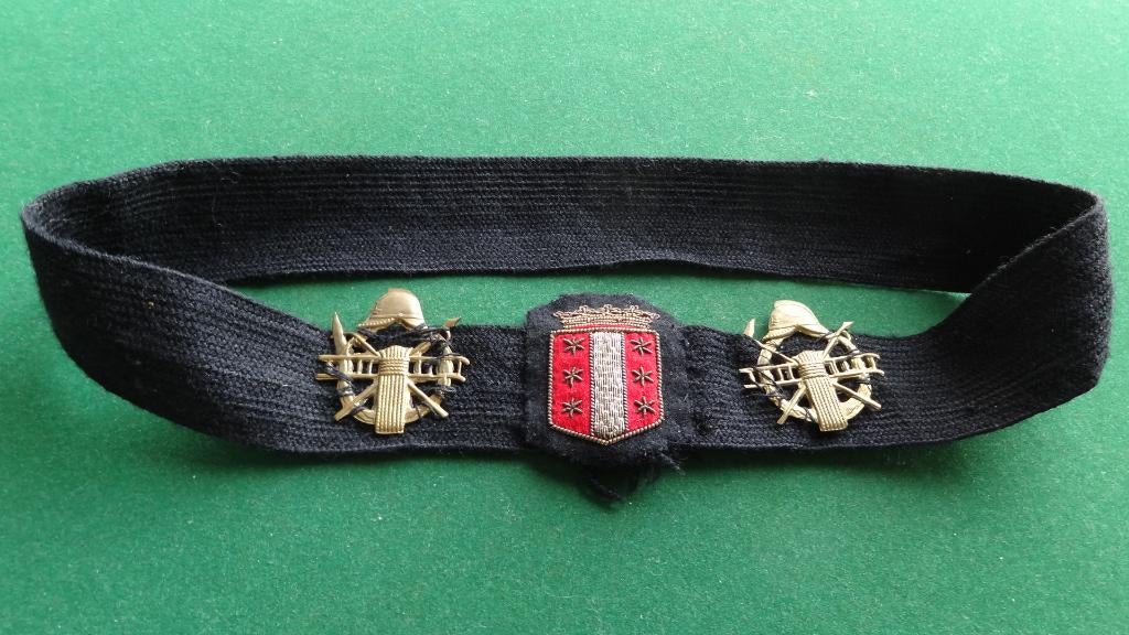 Pet band Brandweer Gouda met Insignes en Wapenschild, Antiek en Kunst, Antiek | Koper en Brons, Ophalen of Verzenden, Koper