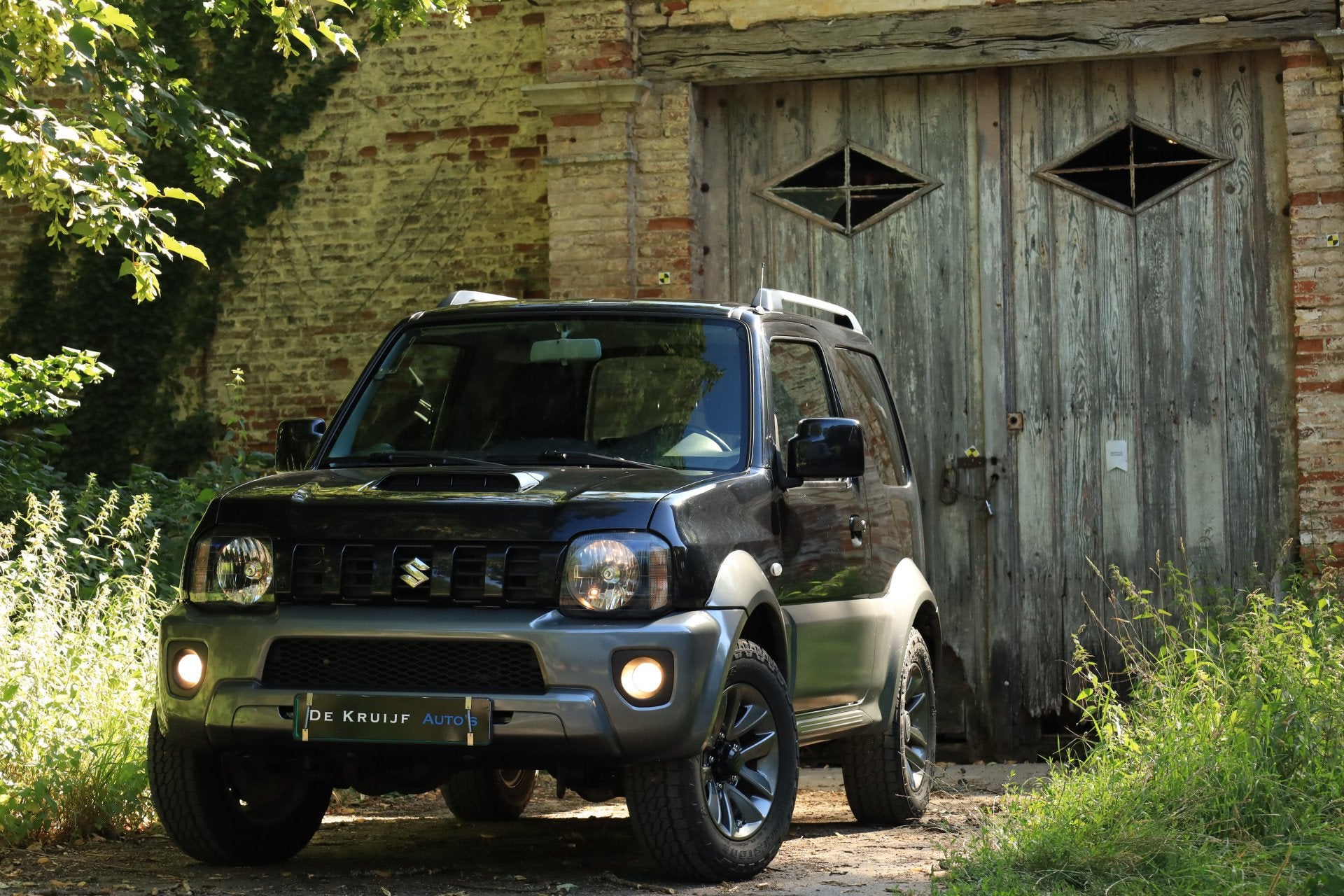 Suzuki Jimny Dakota Leer Airco Trekhaak Carplay 4WD, Gebruikt, Zwart, 4 stoelen, Zwart