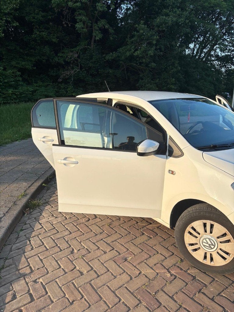 Foto 3 van Volkswagen up! 1.0 44kw (koude airco/nw beurt)