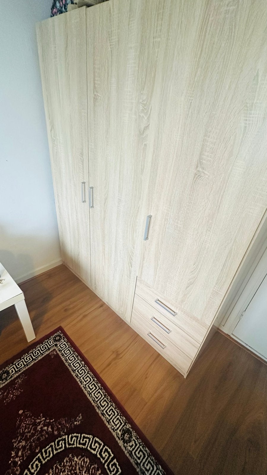 Jysk Kledingkast - Houtkleur - B140x H174x D50 cm, Gebruikt, 100 tot 150 cm, Ophalen of Verzenden, Met lade(s)
