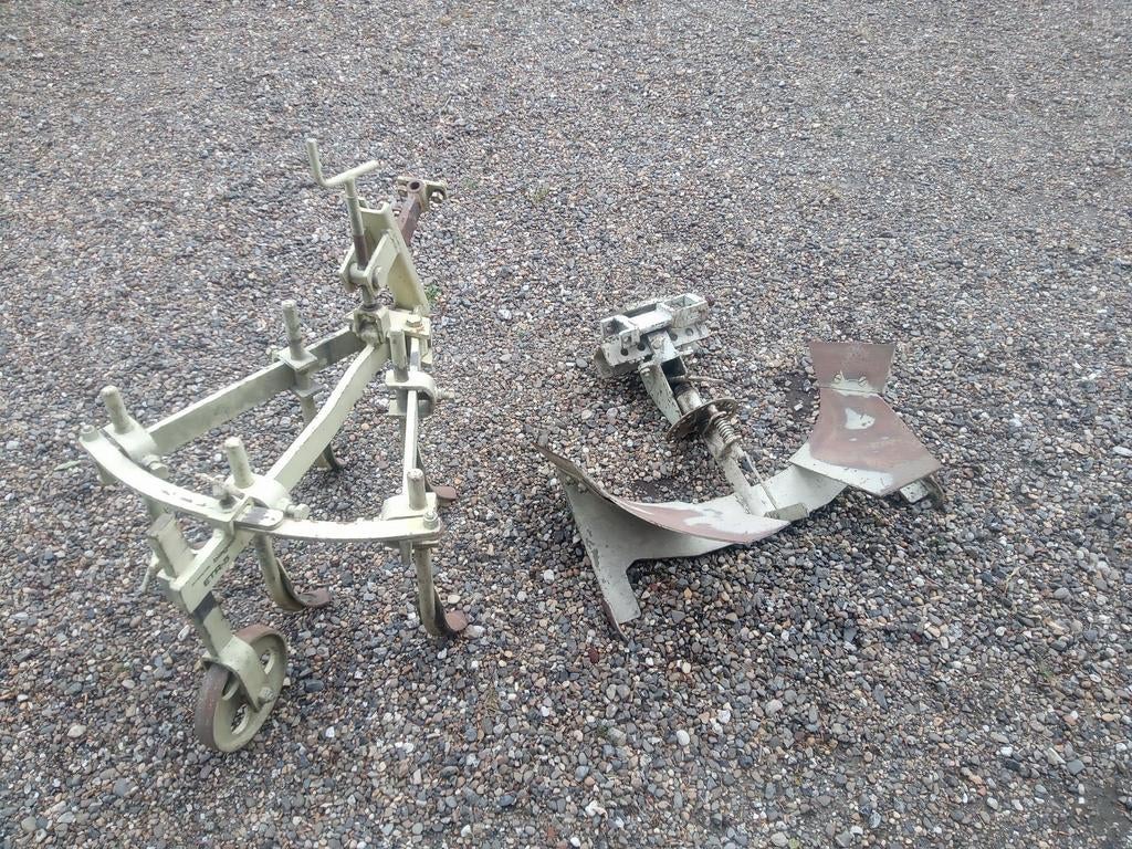 Mini cultivator en ploeg voor decoratie of gebruik, Ophalen, Gebruikt, Cultivator