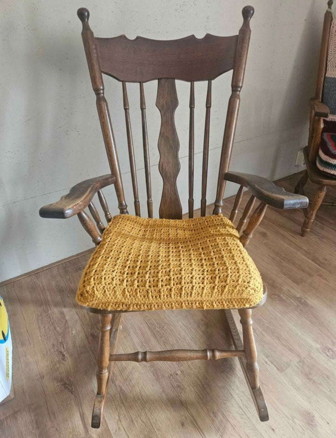 Antieke schommelstoel met gehaakt kussen, Antiek en Kunst, Antiek | Meubels | Stoelen en Banken, Ophalen