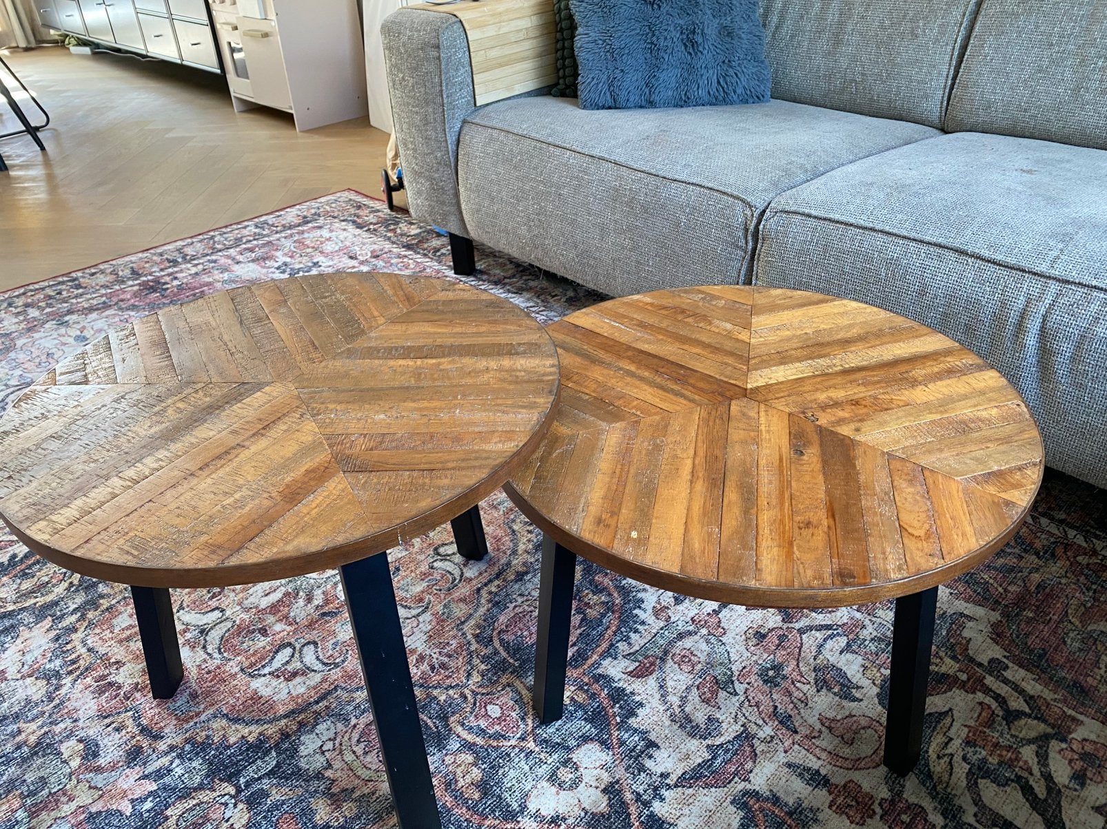 Leuke visgraat ronde salontafeltjes tafel woood, Ophalen, Rond, 50 tot 100 cm, Zo goed als nieuw