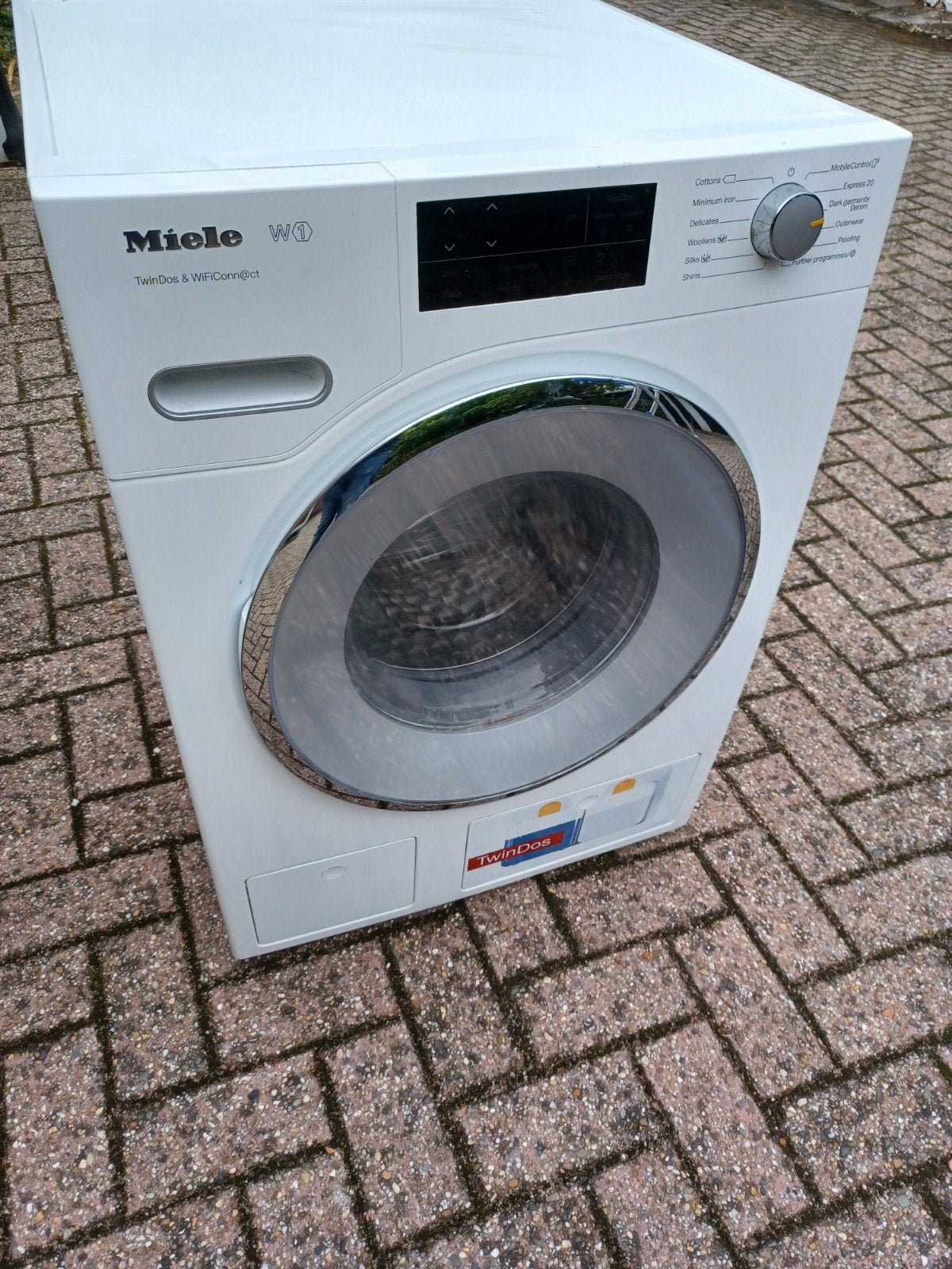Jonge Miele W1 Wifi connect wasmachine met 1600 toeren, Ophalen, Minder dan 85 cm, 8 tot 10 kg, Energieklasse A of zuiniger