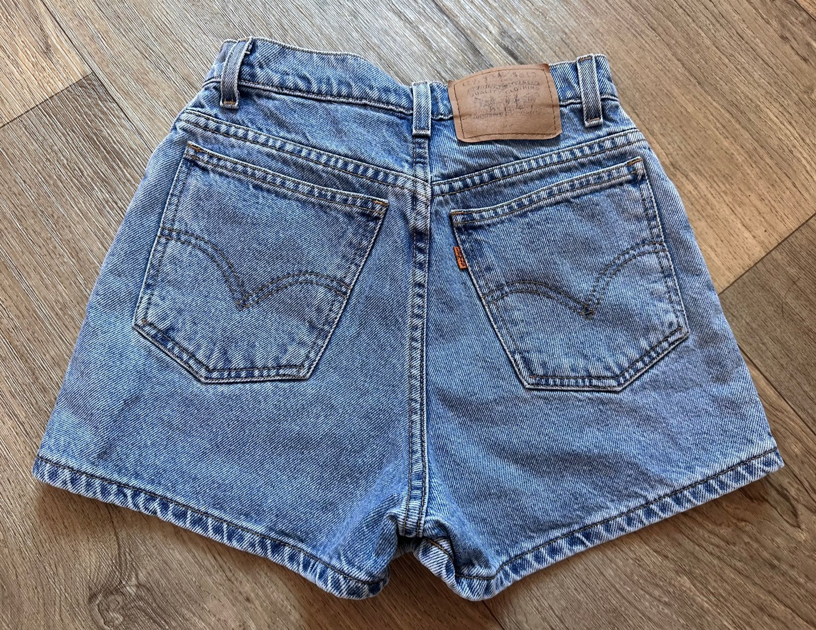 Mom shorts vintage Levis 912 orange tab shorts XS/34, Ophalen of Verzenden, Gedragen, Blauw, W27 (confectie 34) of kleiner