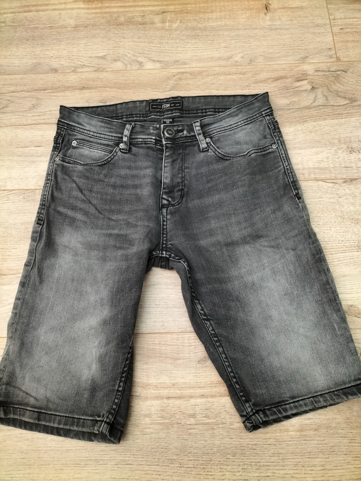FSBN Grijze korte broek maat XS, W32 (confectie 46) of kleiner, Ophalen of Verzenden, Gedragen, FSBN