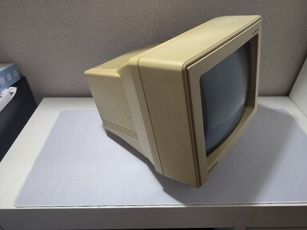 Zeldzame Sunshine KM-7LR CRT Monitor (1993) 1024x768i, Computers en Software, Ophalen