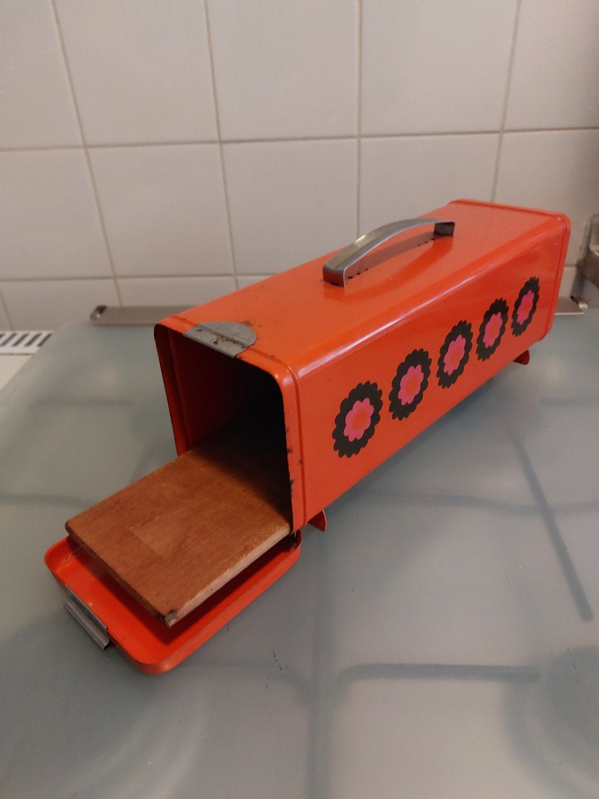 Vintage Oranje Broodtrommel met Houten Plank, Ophalen of Verzenden