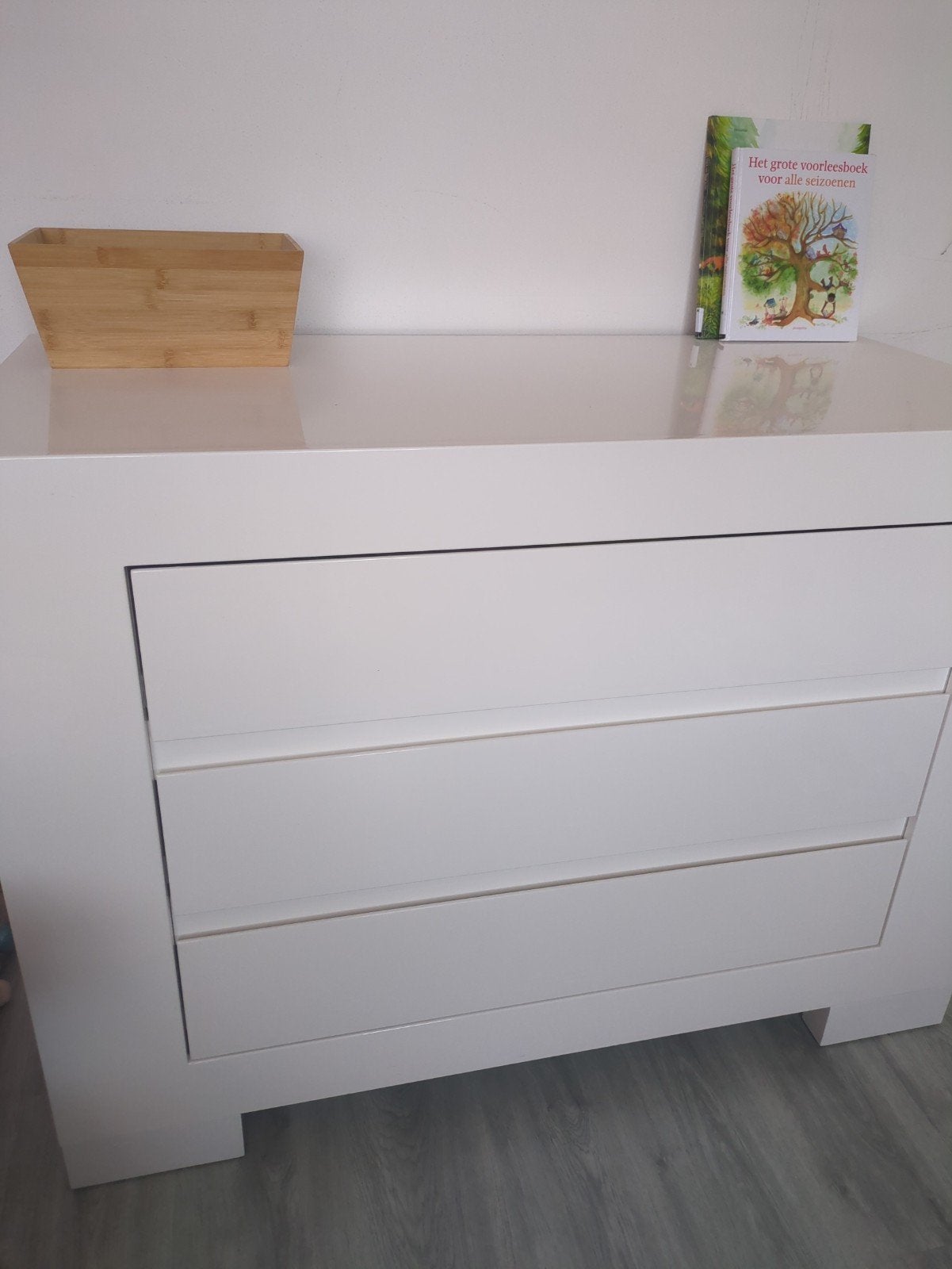 Witte ladekast/commode (Coming home), Huis en Inrichting, Kasten | Ladekasten, Ophalen, Gebruikt, 100 tot 150 cm, 3 of 4 laden