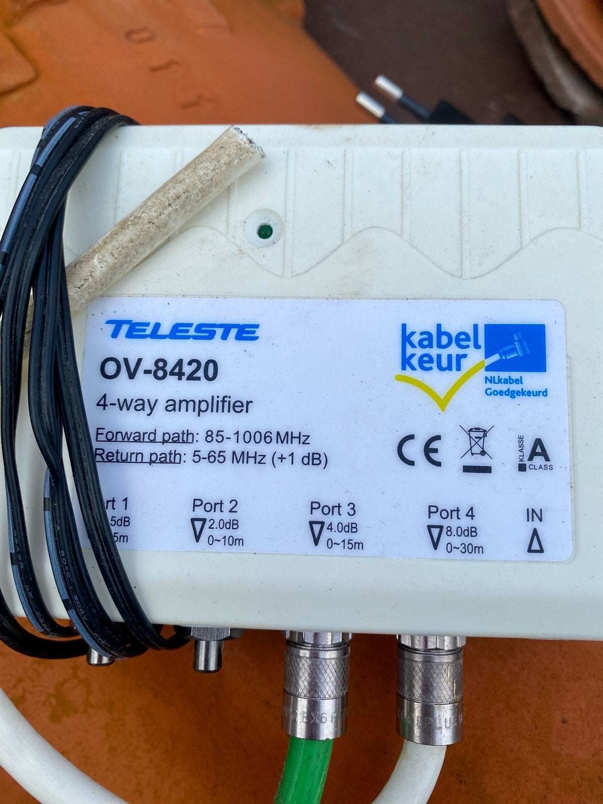 Teleste OV-8420 4-weg versterker Kabelkeur, Audio, Tv en Foto, Ophalen of Verzenden, Gebruikt, 10 meter of meer, Tv-kabel