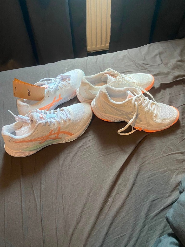 2 x Asics indoor sports shoes, Ophalen, Nieuw, Asics, Wit