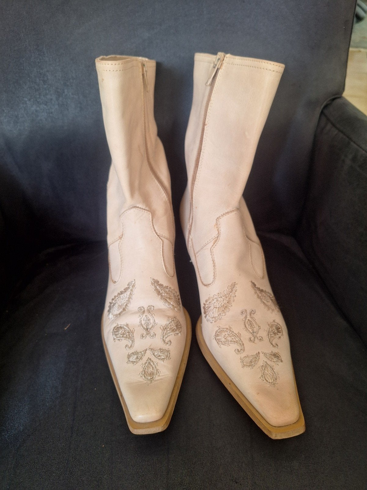 Bronx laarzen maat 38 met borduursel, Kleding | Dames, Bronx, Beige, Lage of Enkellaarzen, Ophalen of Verzenden