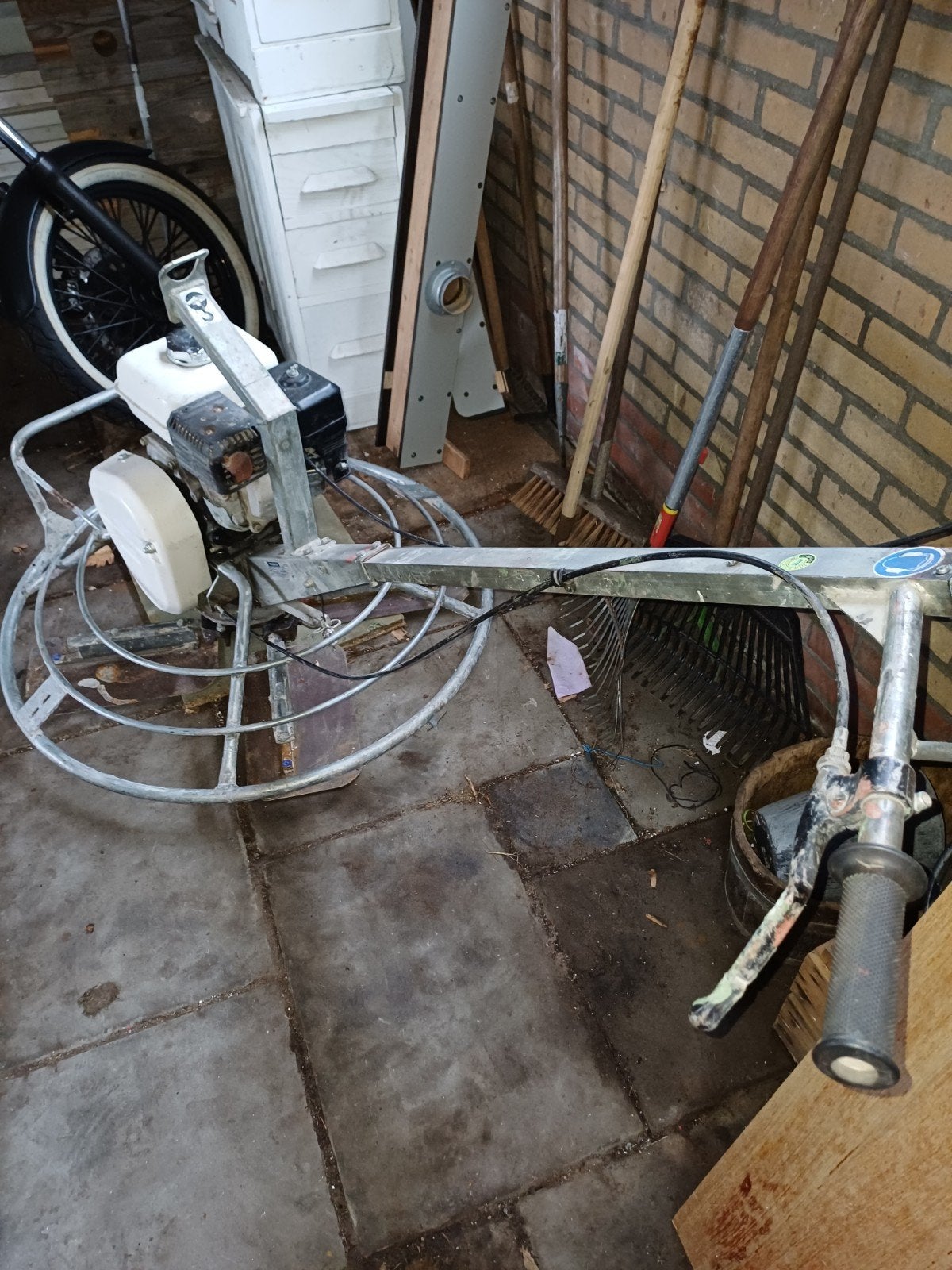 Vlindermachine beton, Ophalen
