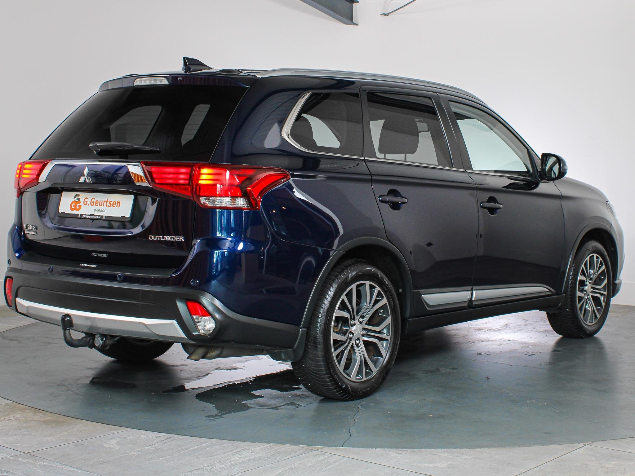 Mitsubishi Outlander 2.0 Executive Edition 7-Persoons Trekha, Auto's, 1998 cc, Stof, 4 cilinders, 150 pk