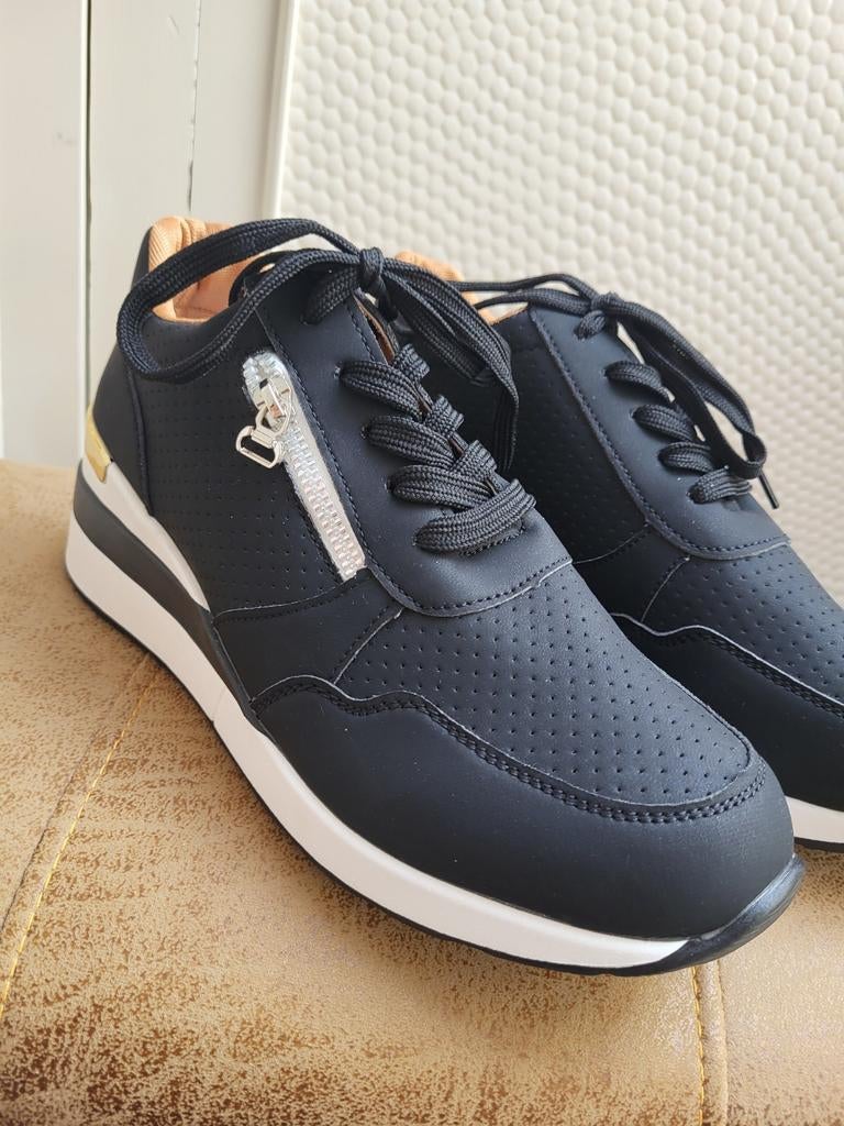 Zwarte sneakers 41 met gouden details, Zwart, Nieuw, Ophalen of Verzenden, Sneakers of Gympen