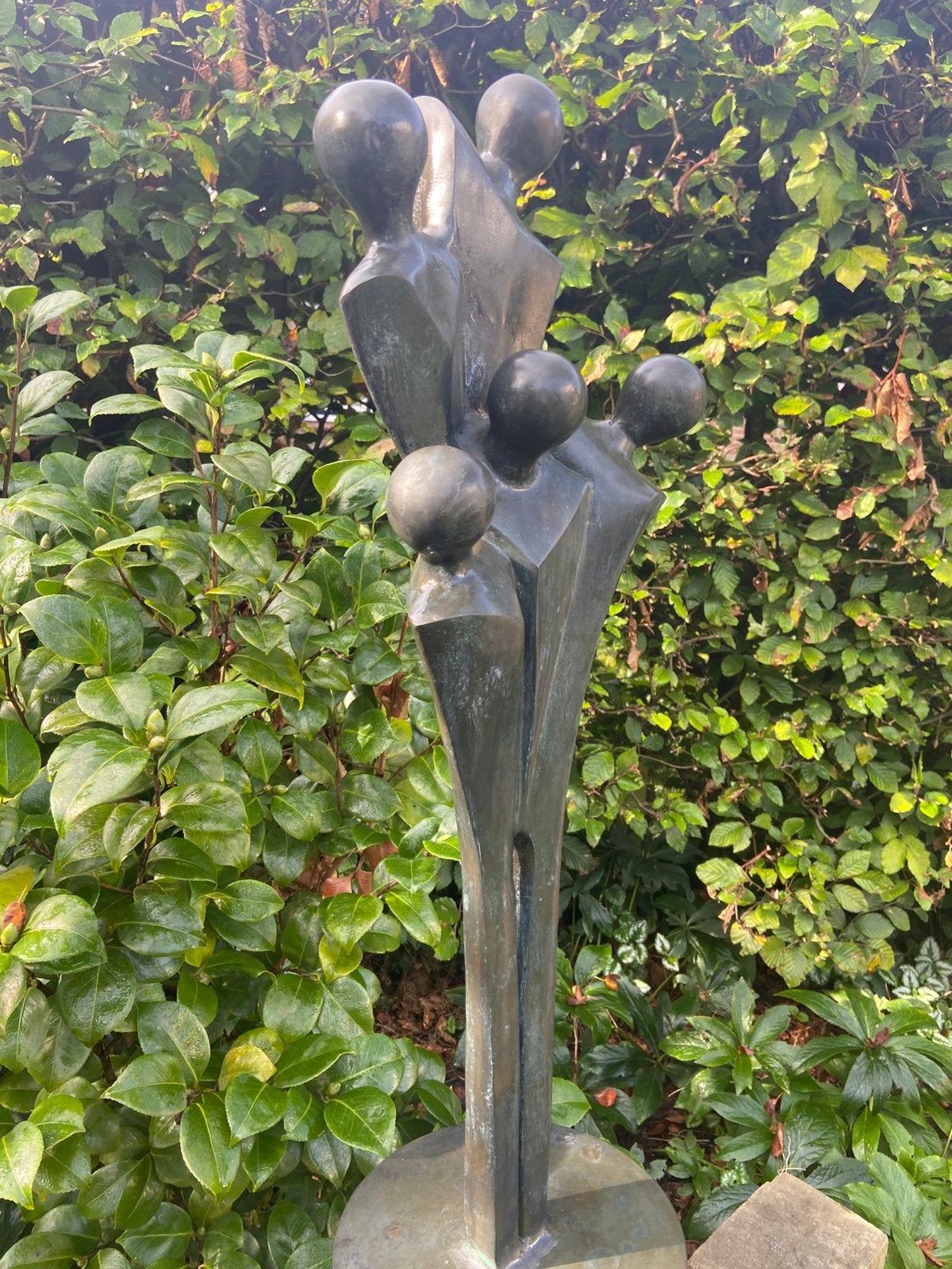 Mooi groot zwaar bronzen tuinbeeld ‘family’ van Ben Wouters, Ophalen of Verzenden, Zo goed als nieuw, Overige materialen, Abstract beeld