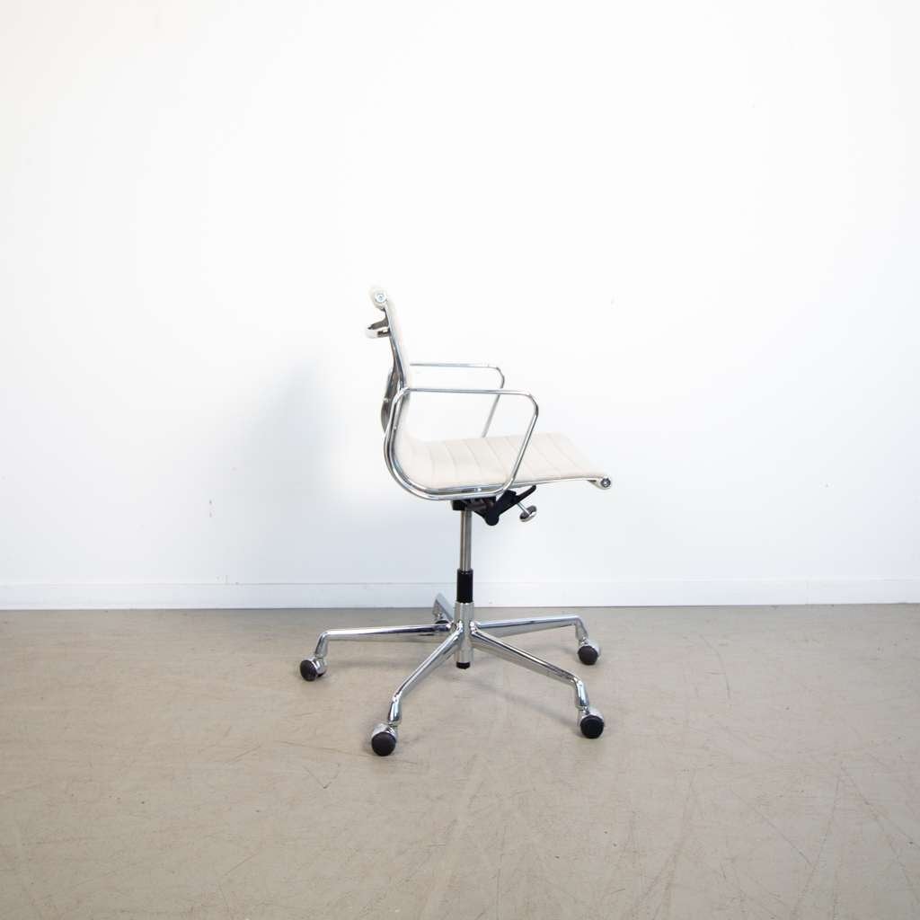 1x Vitra Eames EA 117 Bureaustoel Crème Hopsak, Huis en Inrichting, Bureaustoelen, Niet ingevuld, Wit, Niet ingevuld, Ophalen of Verzenden