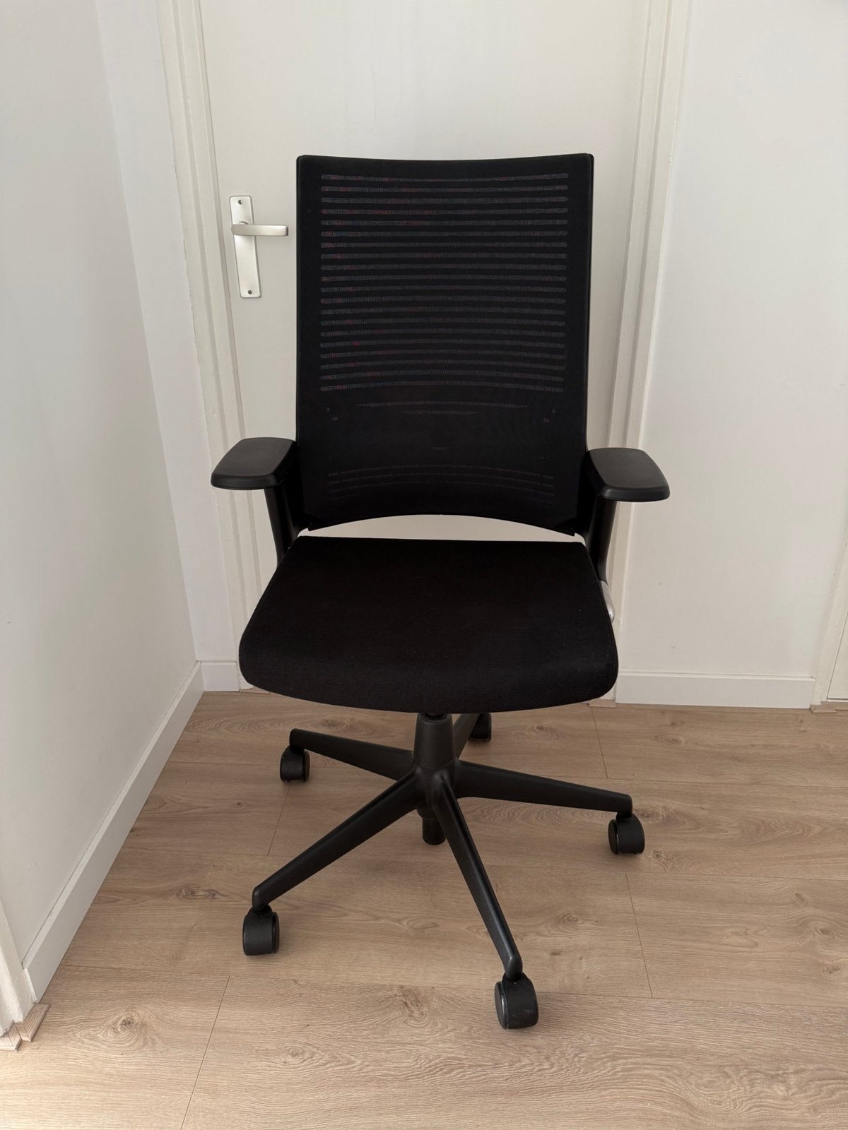 Ahrend 2020 Extra verta bureaustoel nette staat, Ophalen of Verzenden, Ergonomisch, Zo goed als nieuw, Zwart