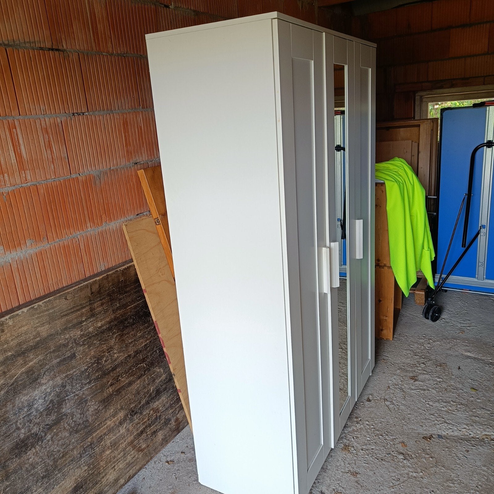 Witte kledingkast met spiegeldeur en hangruimte, Huis en Inrichting, Kasten | Kledingkasten, Ophalen, Met deur(en), Gebruikt, 100 tot 150 cm