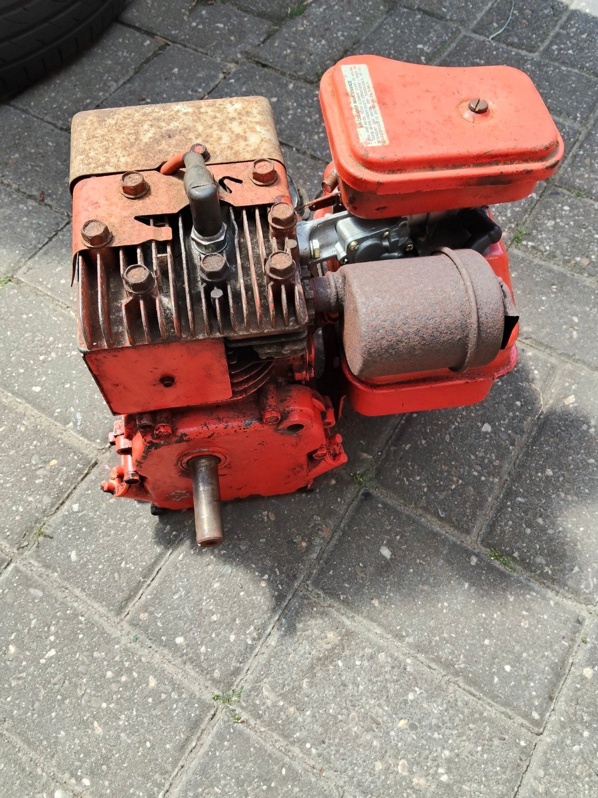 Briggs en stratton viertakt motor 2pk, Ophalen, Benzinemotor