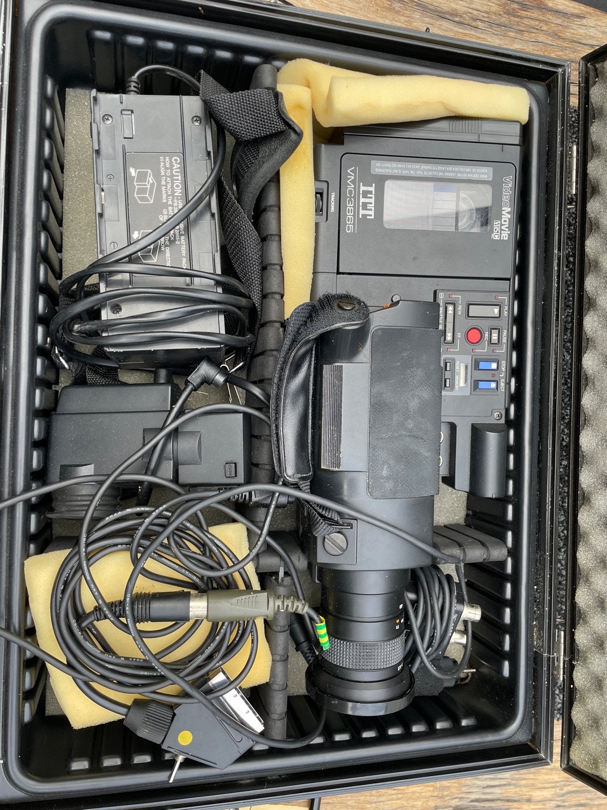 ITT VMC3865 Videocamera met accessoires en koffer, Audio, Tv en Foto, Overige merken, Gebruikt, Overige soorten, Camera