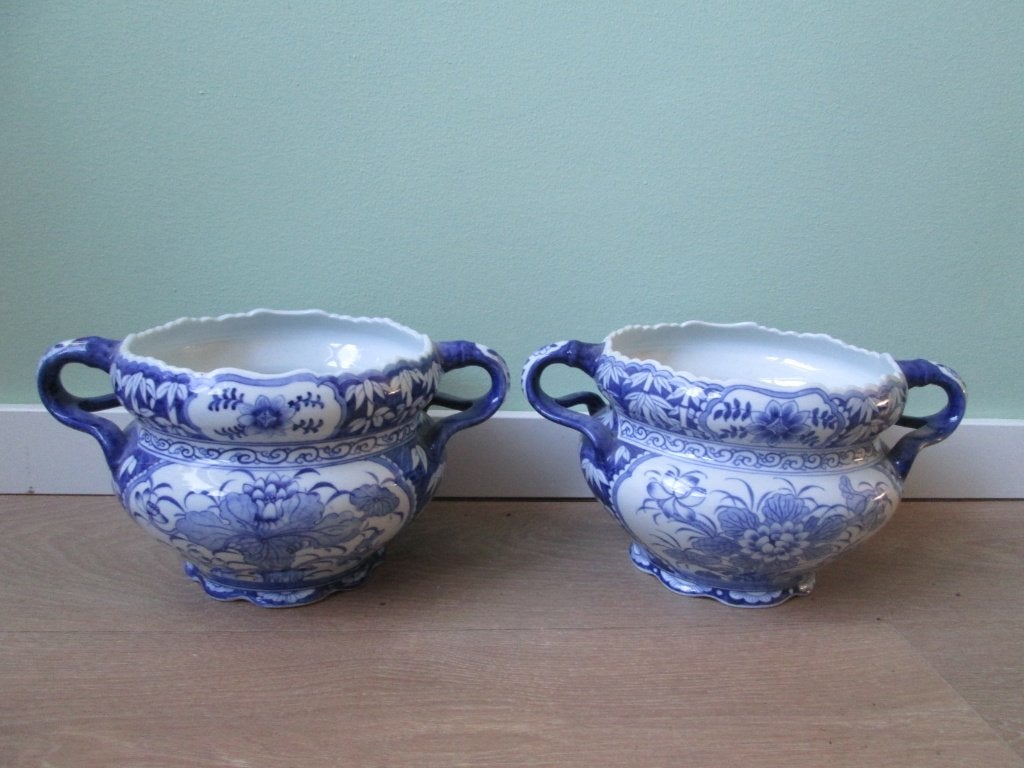 2 Sierlijke Blauw Witte Aardewerk Bloempotten met Oren, Rond, Nieuw, Ophalen of Verzenden, Balkon