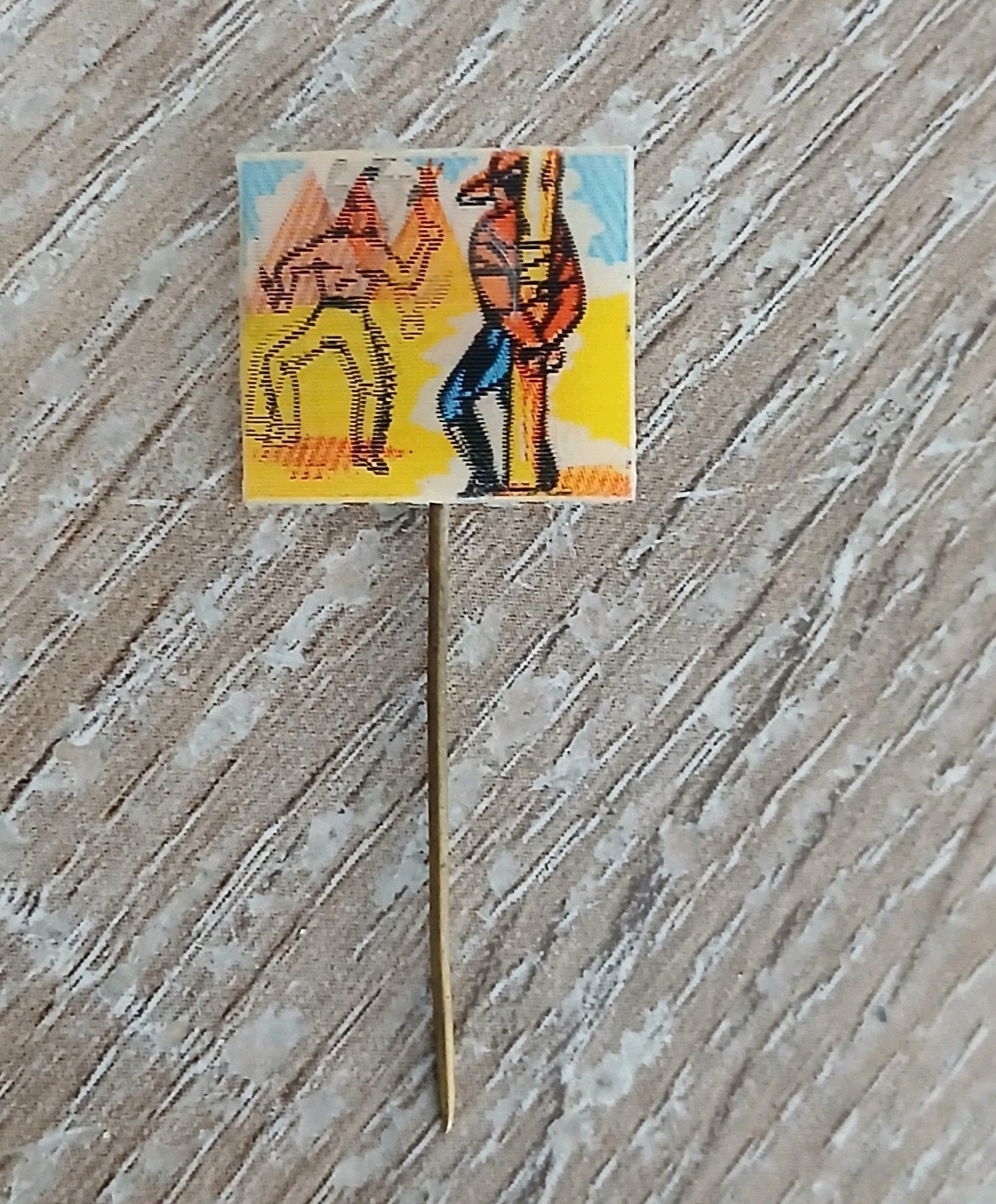 Vintage REFLEXA Pin speld Indian en tied up cowboy western, Ophalen of Verzenden, Gebruikt, Figuurtje, Speldje of Pin