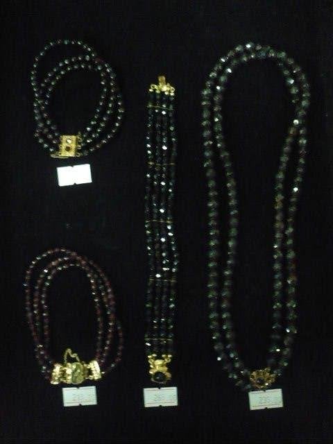 sieraden met diverse soorten granaat en gouden sluitingen, Ophalen of Verzenden, Goud