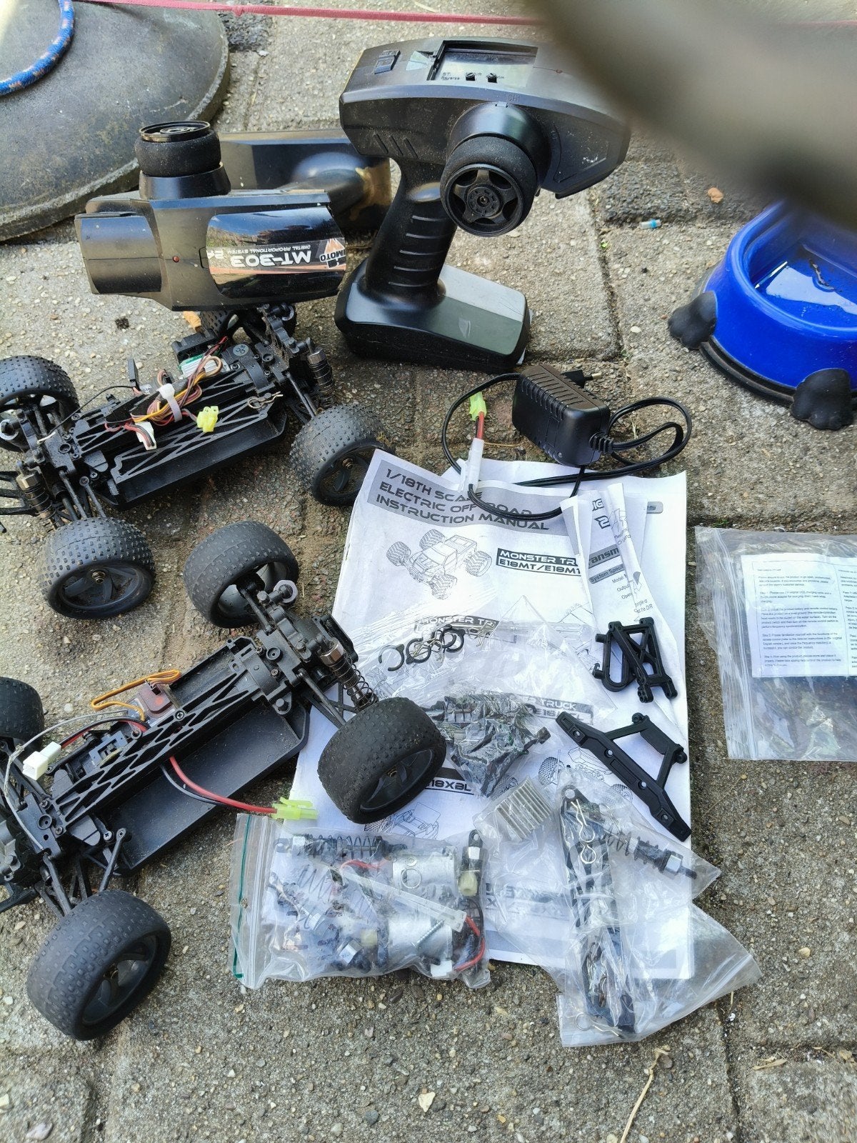2x 1/18 Schaal RC Auto Offroad Monster Truck met onderdelen, Elektro, Gebruikt, Auto offroad, Ophalen of Verzenden