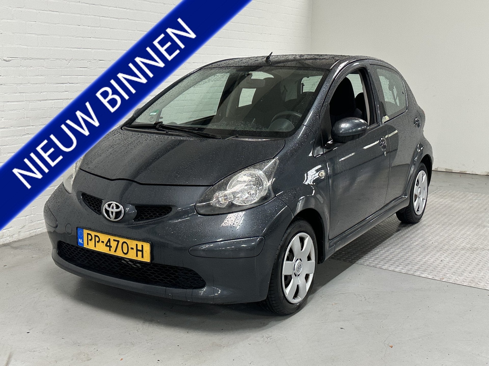 Toyota Aygo 1.0-12V + AIRCO / NAVI / ELK.PAKKET (bj 2008), Auto's, Voorwielaandrijving, Navigatiesysteem, Stof, Gebruikt