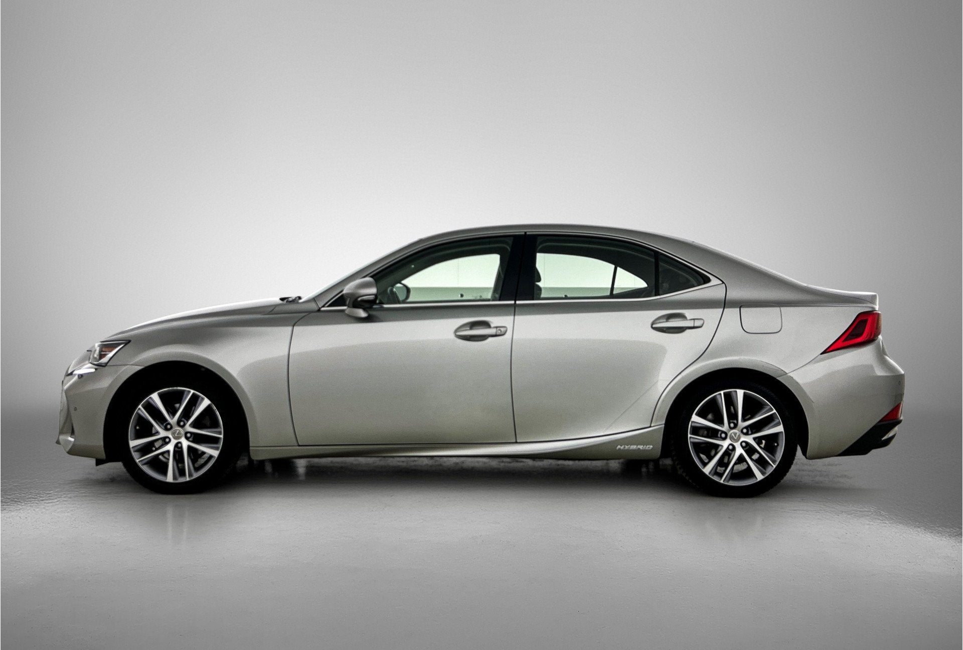 Lexus IS 300h Hybrid Business Line | Afneembare Trekhaak | P, Automaat, 12 maanden, Achterwielaandrijving, Gebruikt