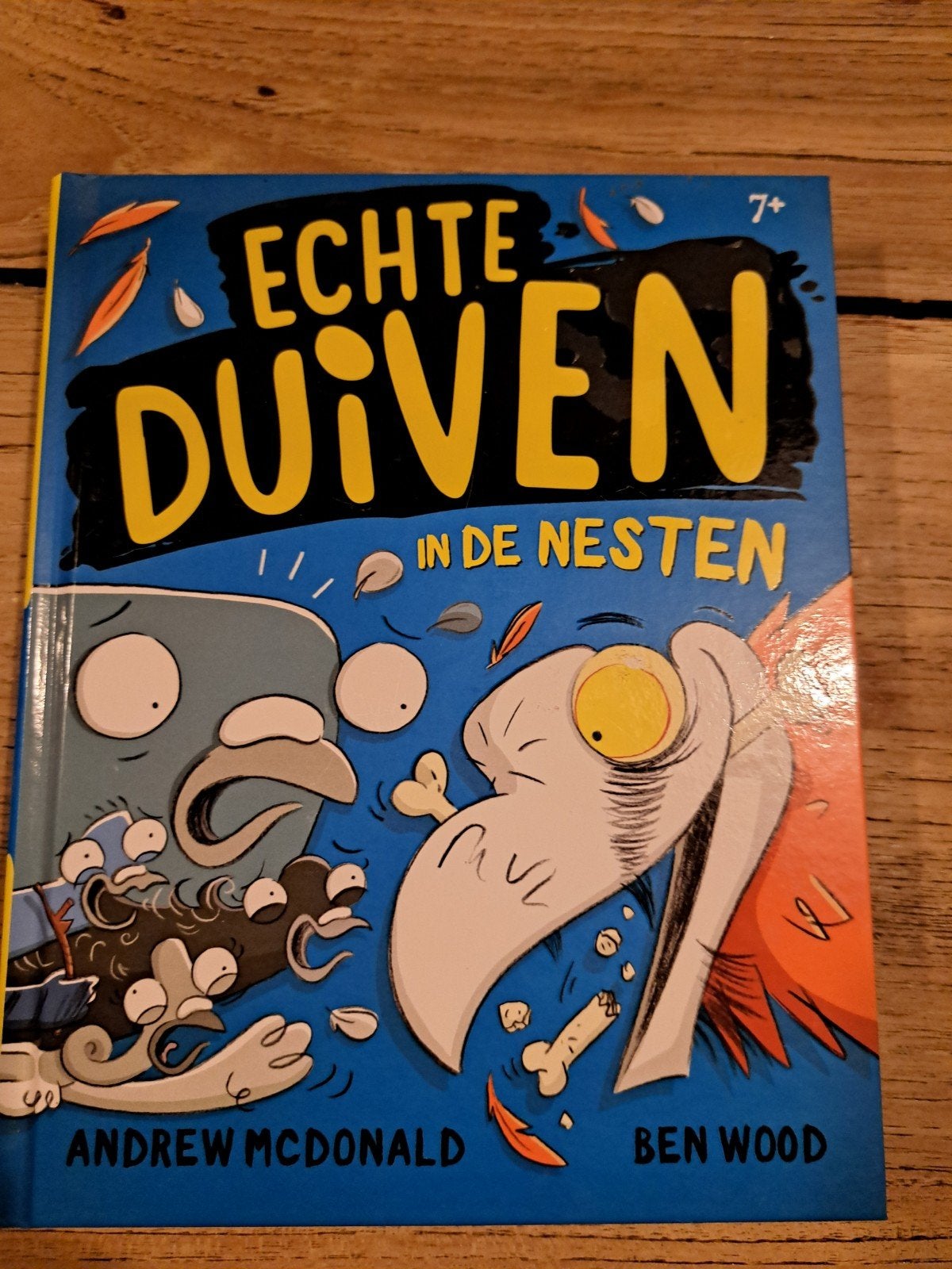 Echte Duiven in de Nesten - Avontuurlijk kinderboek, Ophalen of Verzenden, Zo goed als nieuw, Andrew McDonald, Fictie