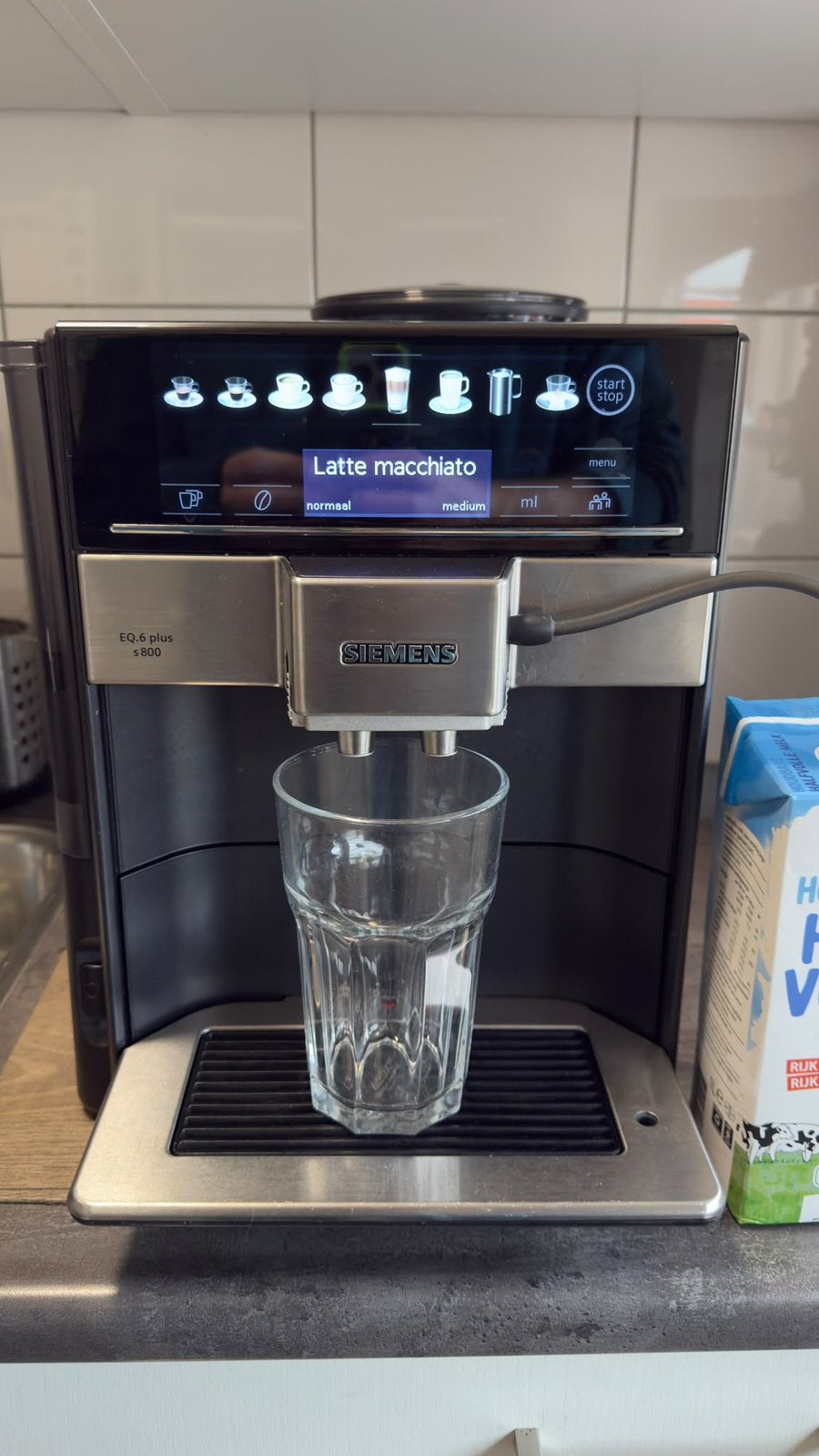 Siemens eq6 S800 Plus, Afneembaar waterreservoir, 10 kopjes of meer, Ophalen of Verzenden, Gemalen koffie