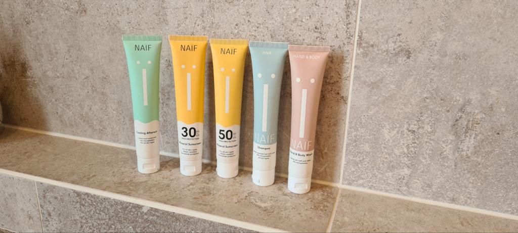 NAIF Baby & Kids Verzorgingsproducten, Ophalen of Verzenden, Nieuw, Zonnebrand of After Sun