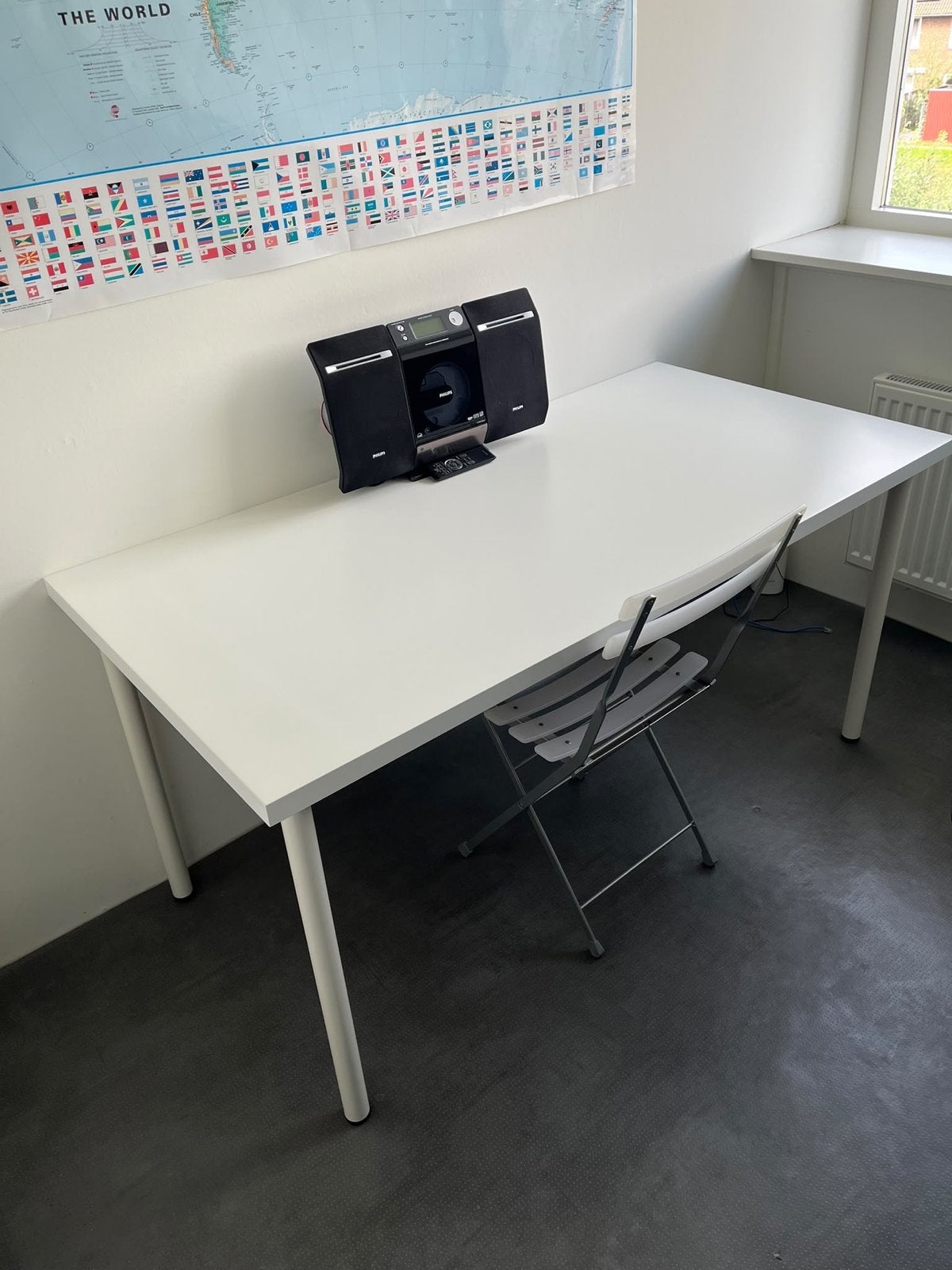 Witte tafel met 2 klapstoelen, Huis en Inrichting, Ophalen, Kunststof, Gebruikt, 100 tot 150 cm